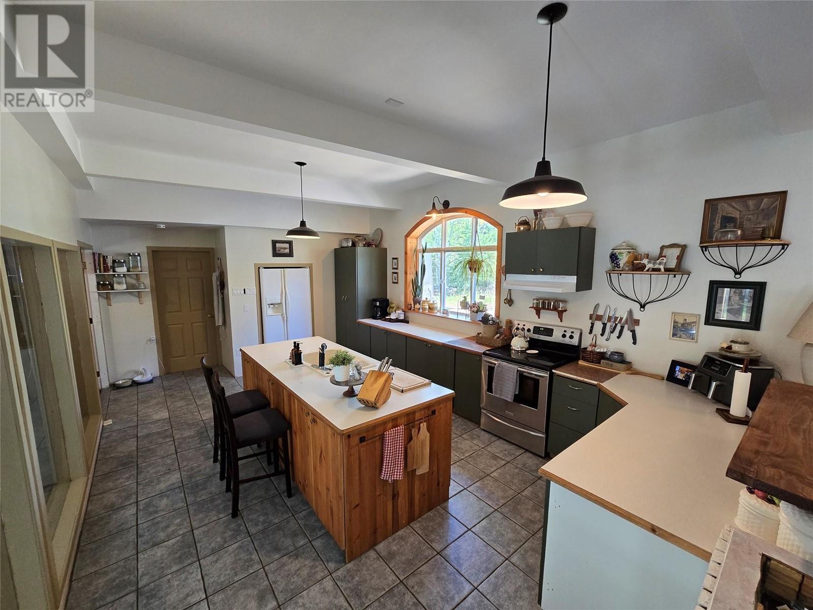 643 Kennedy Road, Clearwater, British Columbia  V0E 1N1 - Photo 3 - 10346813