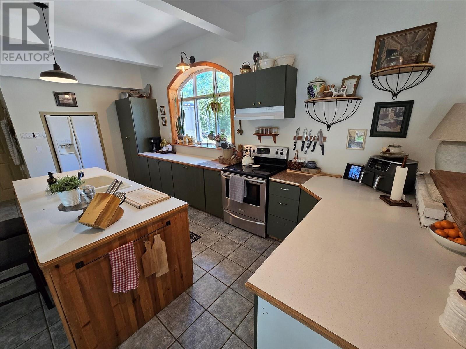643 Kennedy Road, Clearwater, British Columbia  V0E 1N1 - Photo 5 - 10346813