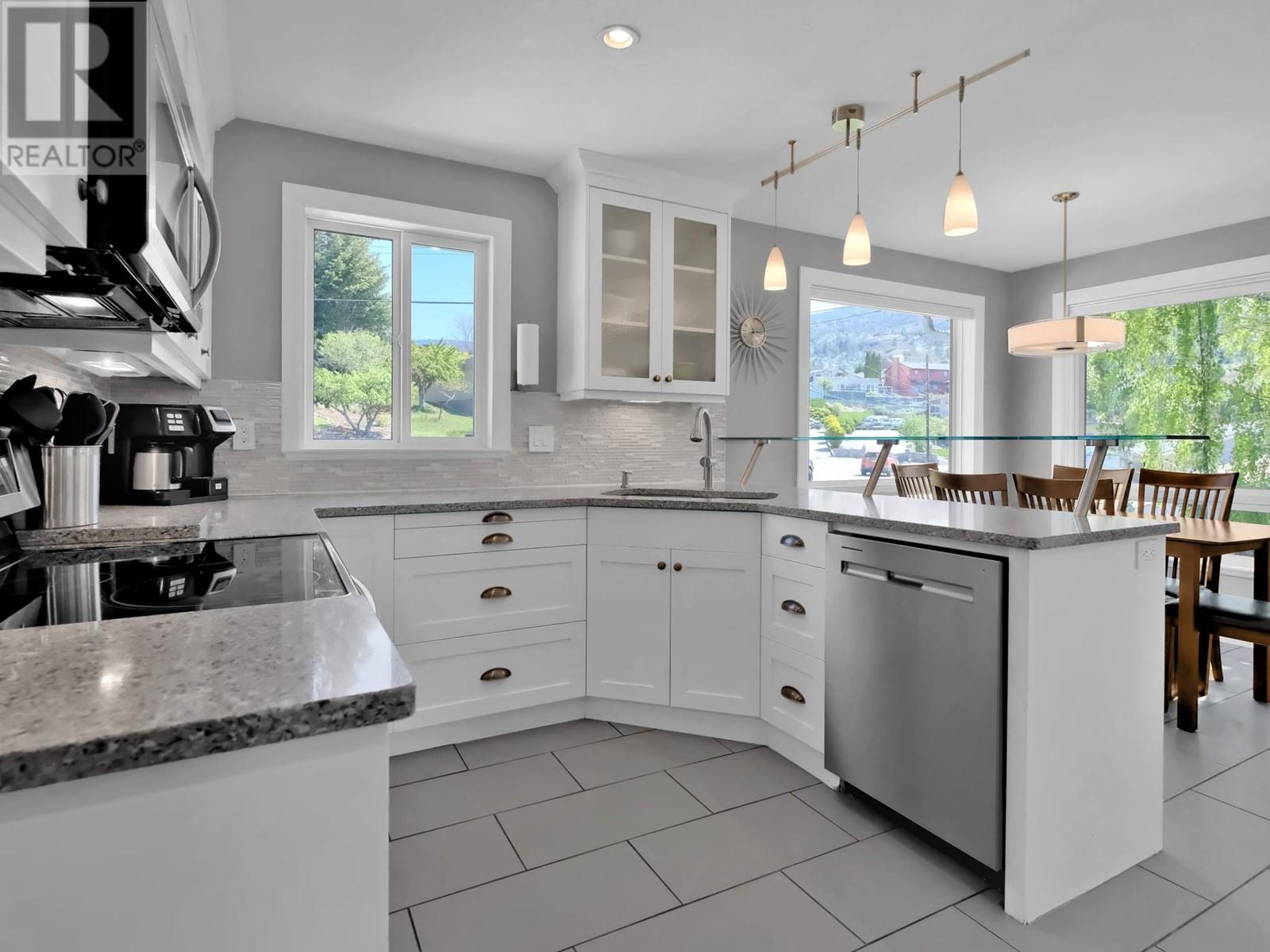 118 Craig Drive, Penticton, British Columbia  V2A 3R9 - Photo 3 - 10346214