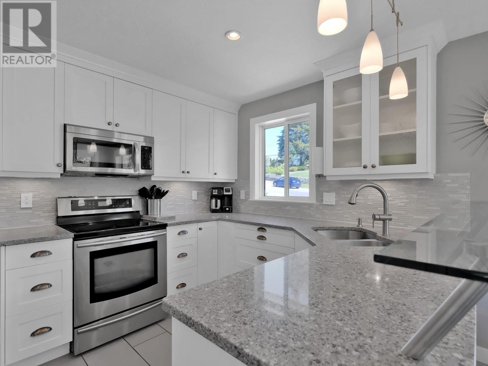 118 Craig Drive, Penticton, British Columbia  V2A 3R9 - Photo 4 - 10346214