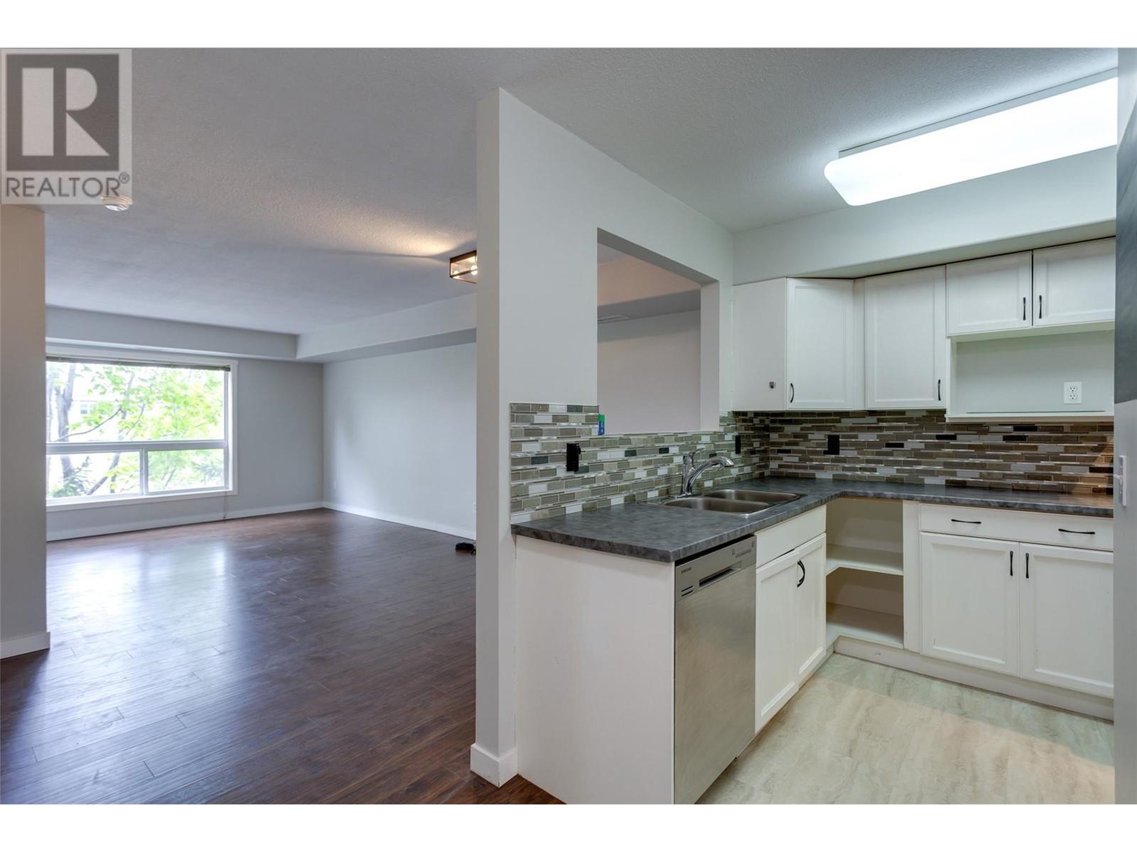 3115 De Montreuil Court Unit# 305, Kelowna, British Columbia  V1W 3W1 - Photo 3 - 10346884