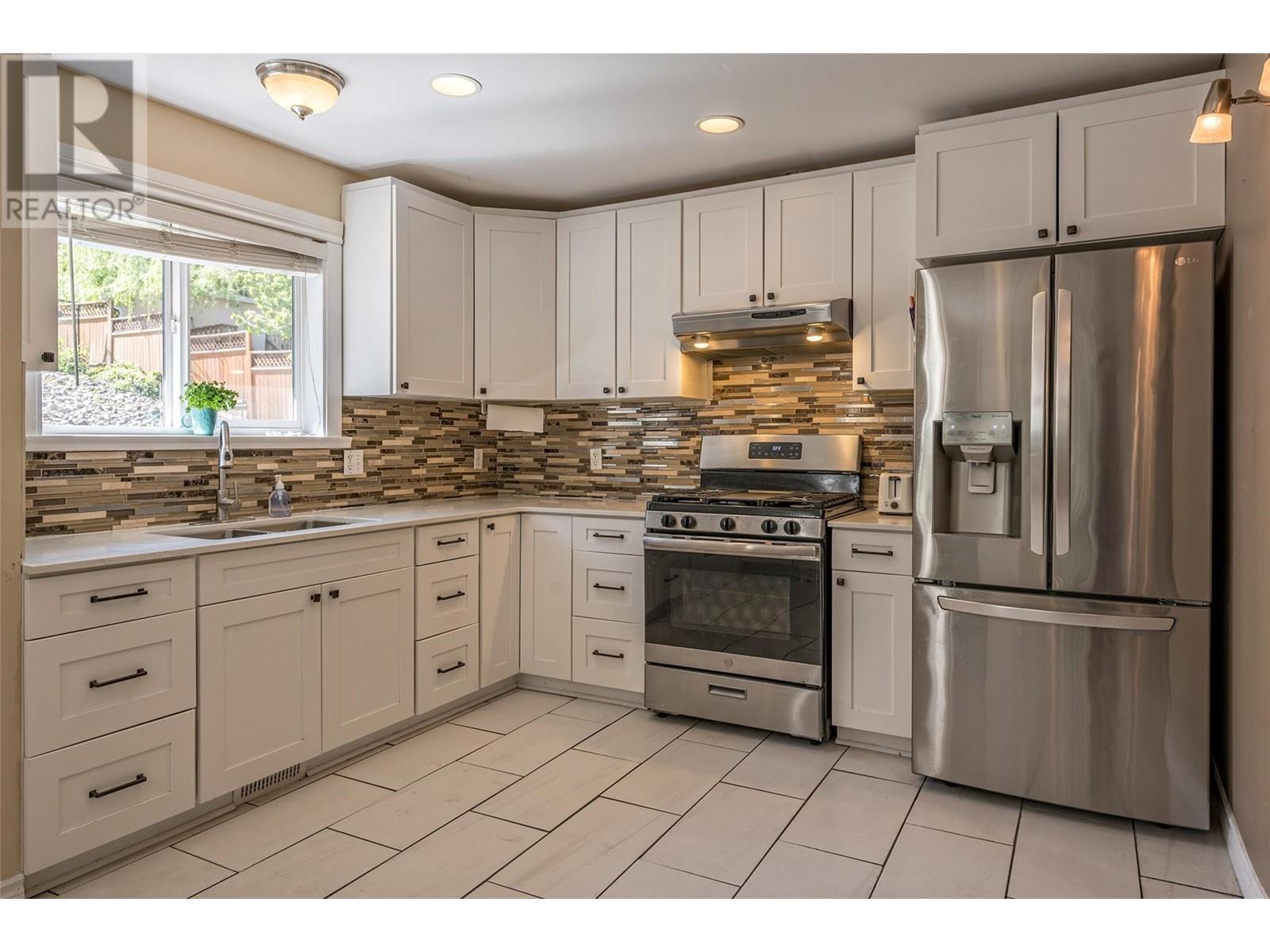 10718 Pinecrest Road, Vernon, British Columbia  V1H 2C1 - Photo 10 - 10346868