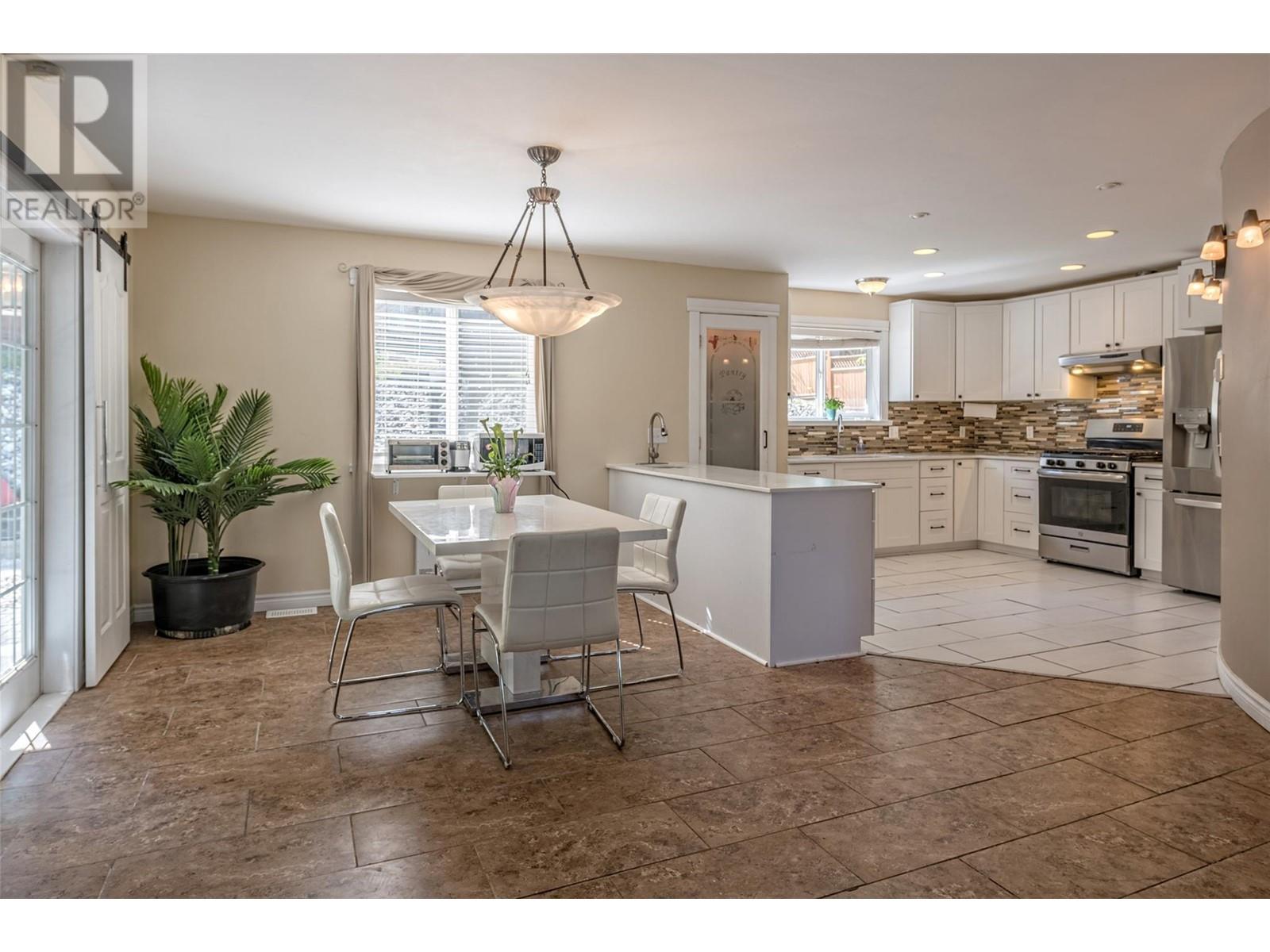 10718 Pinecrest Road, Vernon, British Columbia  V1H 2C1 - Photo 12 - 10346868
