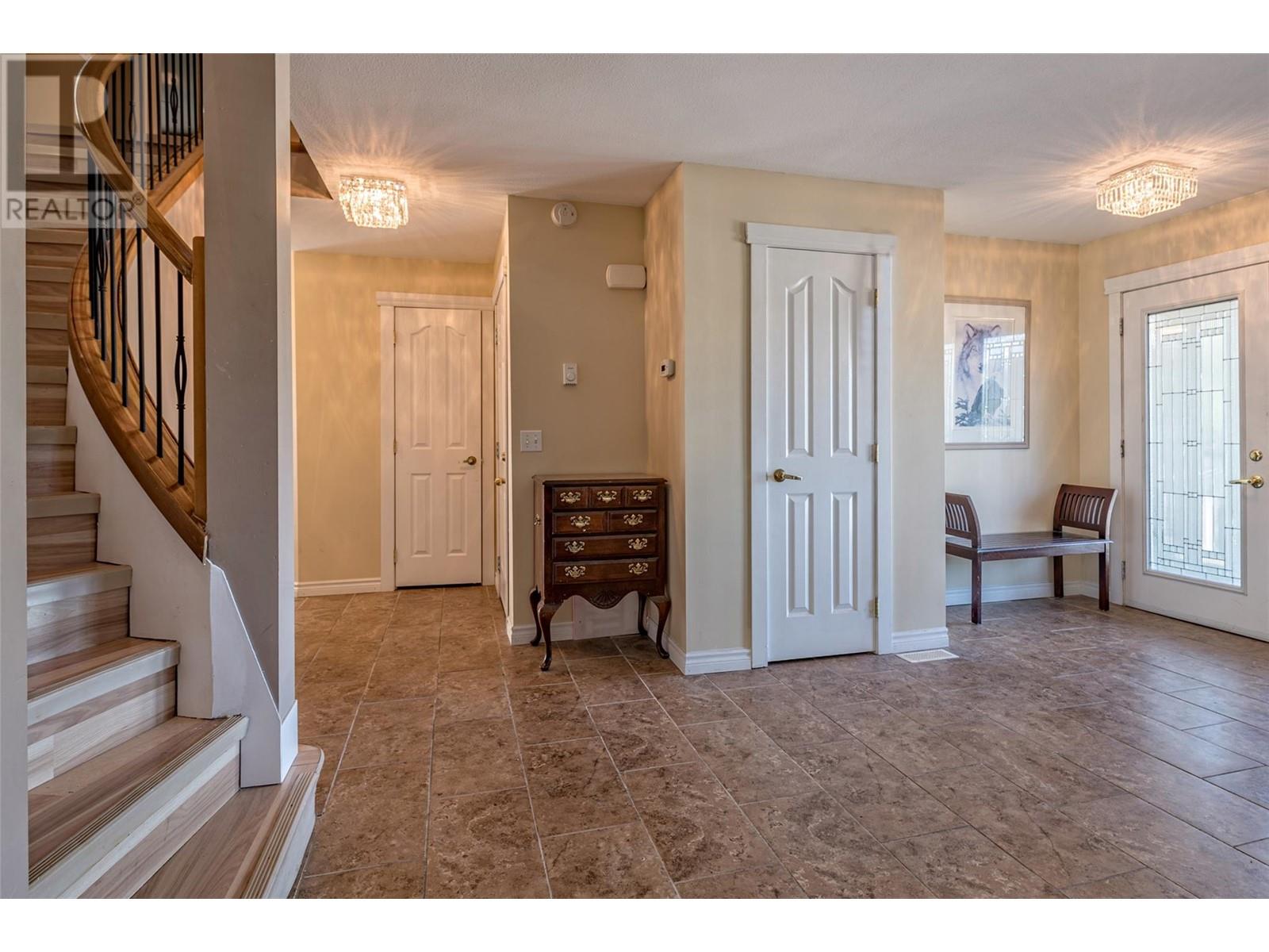 10718 Pinecrest Road, Vernon, British Columbia  V1H 2C1 - Photo 2 - 10346868