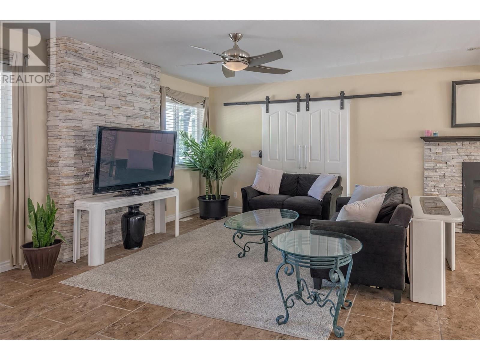 10718 Pinecrest Road, Vernon, British Columbia  V1H 2C1 - Photo 3 - 10346868