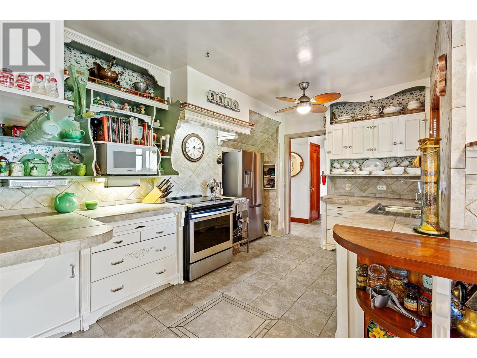 1064 Fairview Road, Penticton, British Columbia  V2A 5Z2 - Photo 10 - 10346650