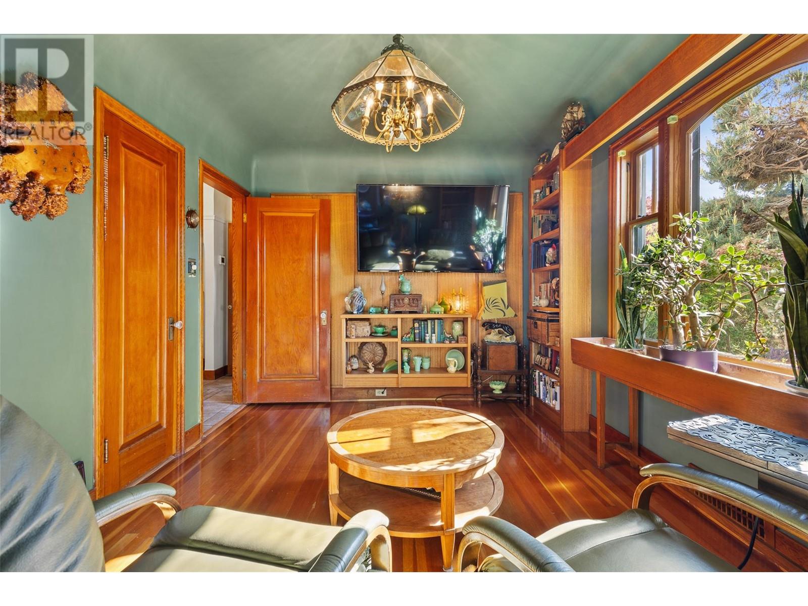 1064 Fairview Road, Penticton, British Columbia  V2A 5Z2 - Photo 24 - 10346650