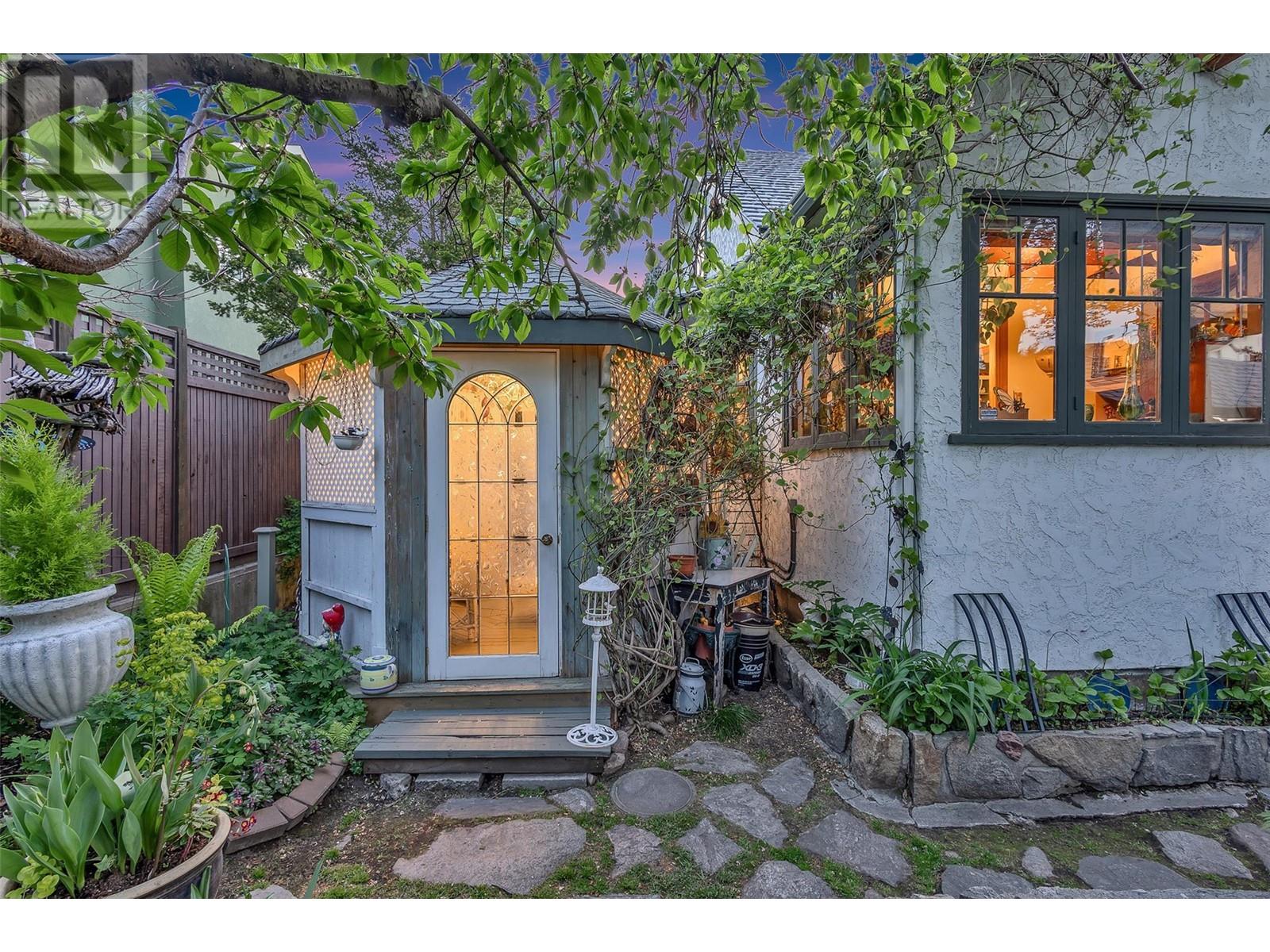 1064 Fairview Road, Penticton, British Columbia  V2A 5Z2 - Photo 44 - 10346650