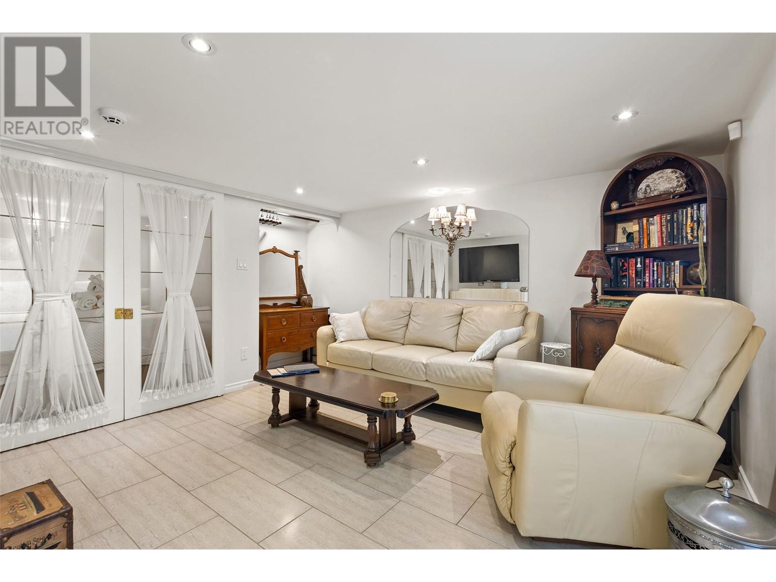 1064 Fairview Road, Penticton, British Columbia  V2A 5Z2 - Photo 52 - 10346650
