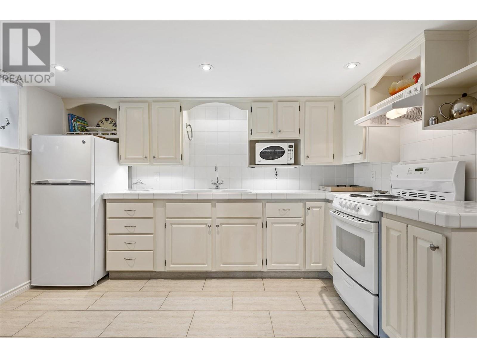1064 Fairview Road, Penticton, British Columbia  V2A 5Z2 - Photo 56 - 10346650