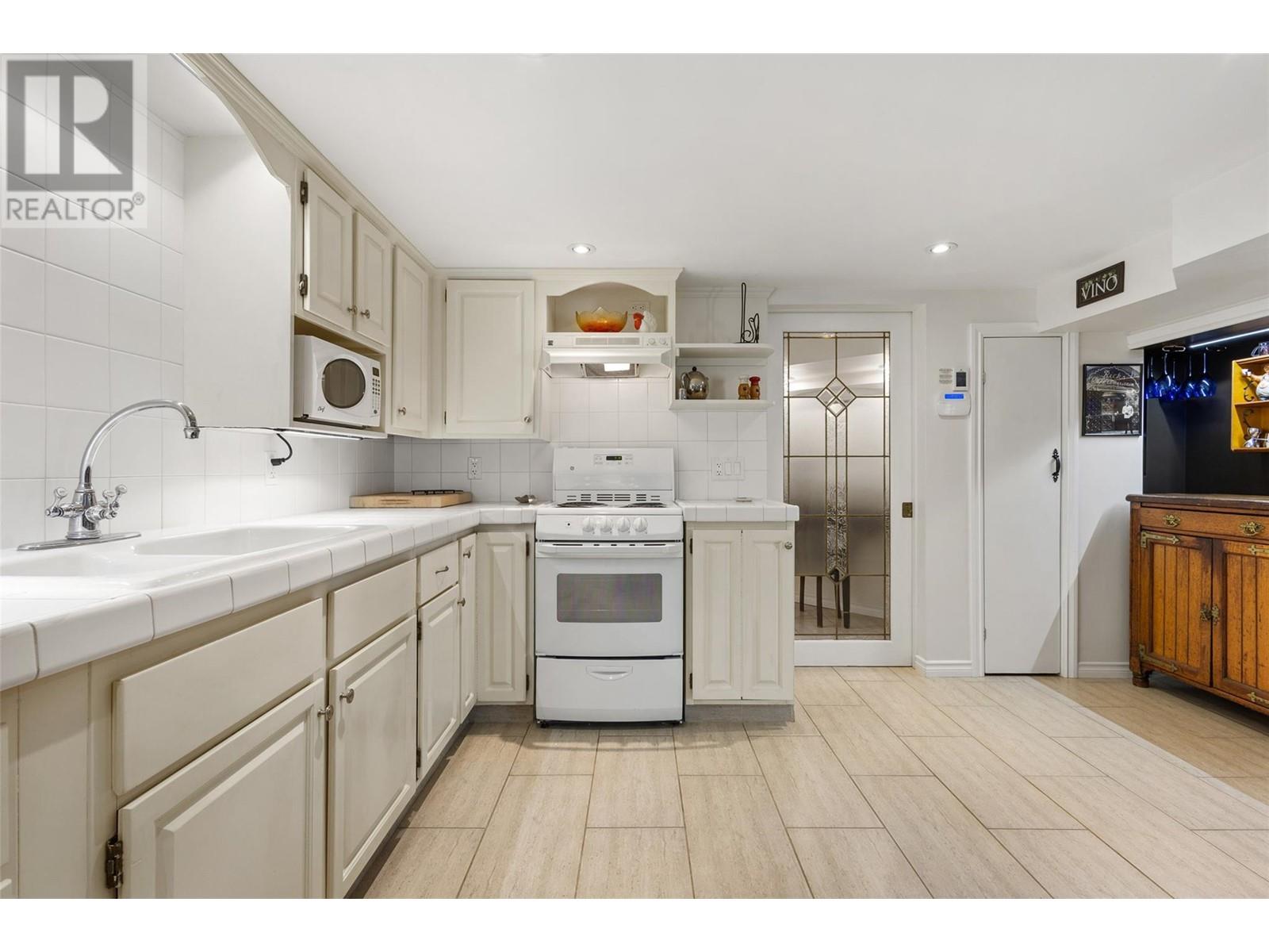 1064 Fairview Road, Penticton, British Columbia  V2A 5Z2 - Photo 57 - 10346650