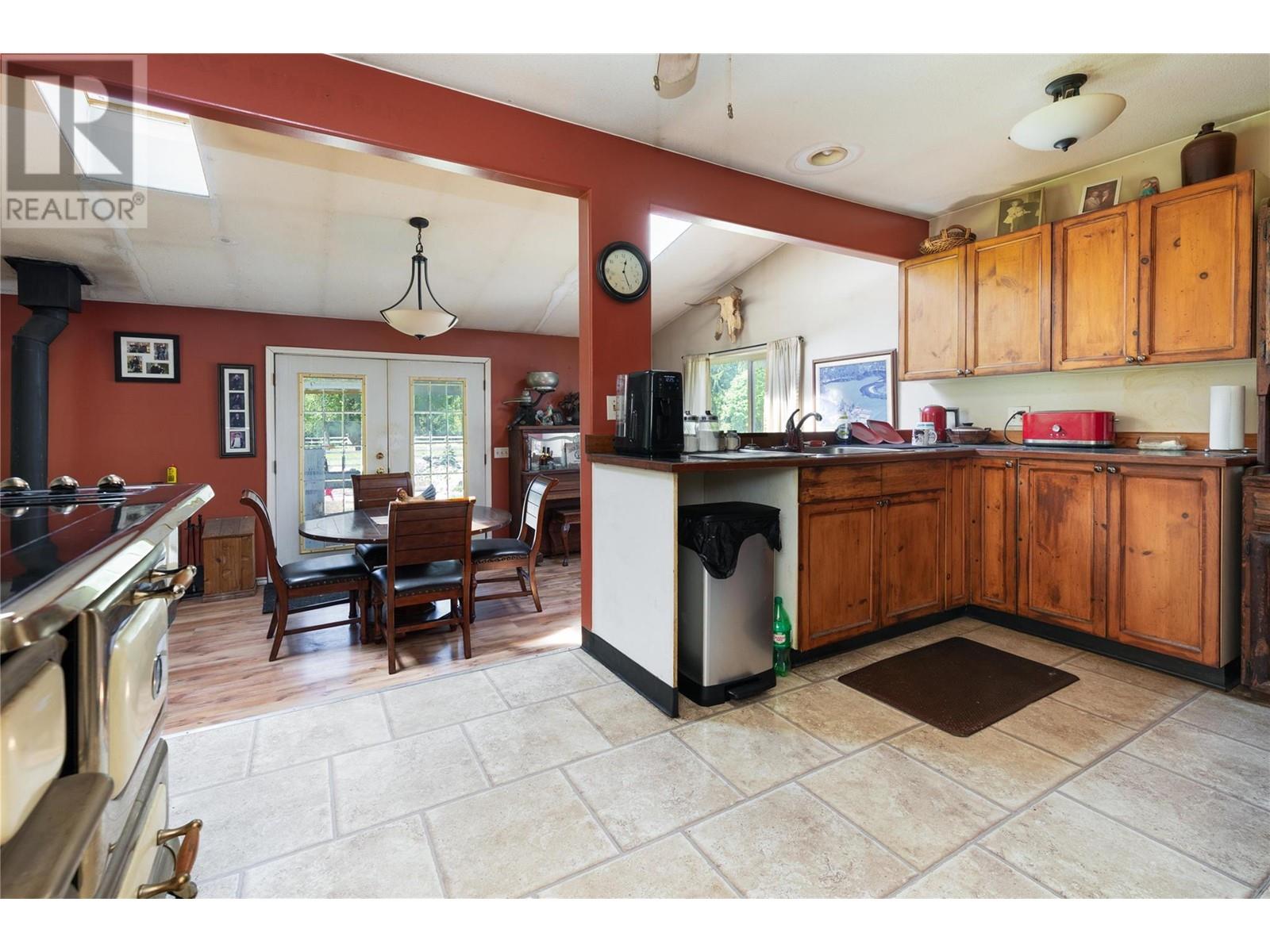 2169 Solsqua Road, Sicamous, British Columbia  V0E 2V0 - Photo 5 - 10346983