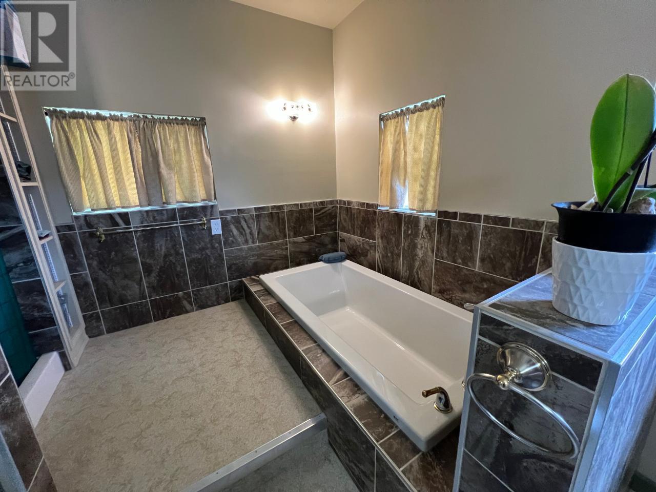 1121 Erickson Road, Creston, British Columbia  V0B 1G1 - Photo 16 - 10345976