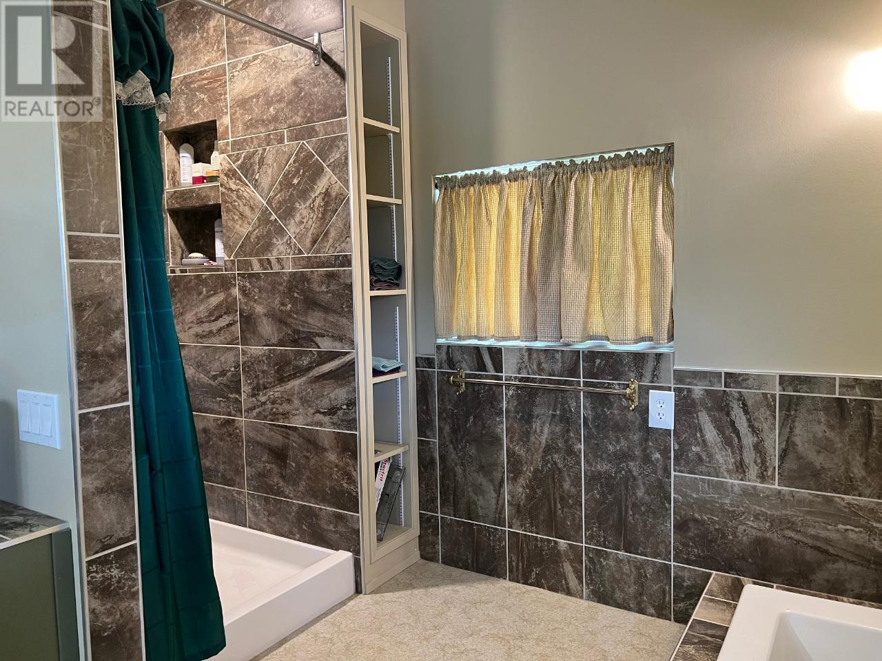 1121 Erickson Road, Creston, British Columbia  V0B 1G1 - Photo 17 - 10345976