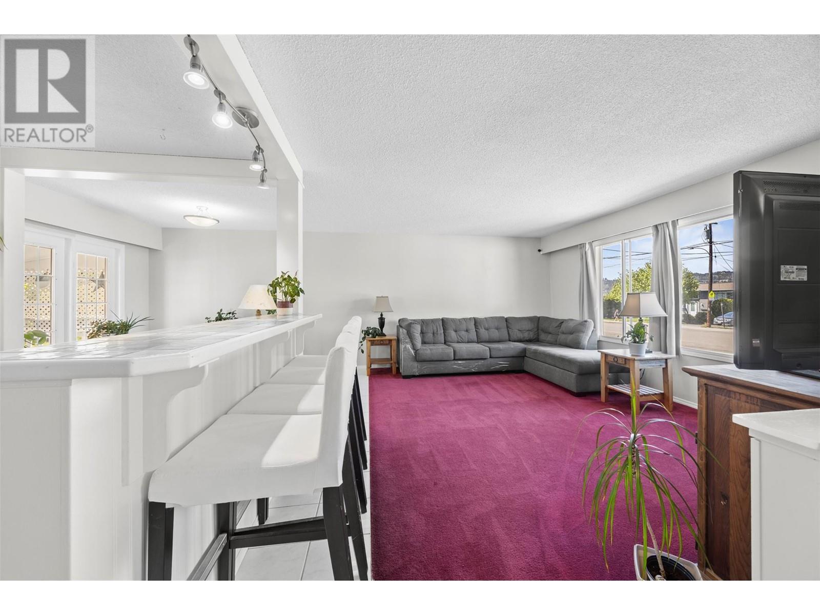 805 Brian Road, Kelowna, British Columbia  V1X 1H5 - Photo 6 - 10346312