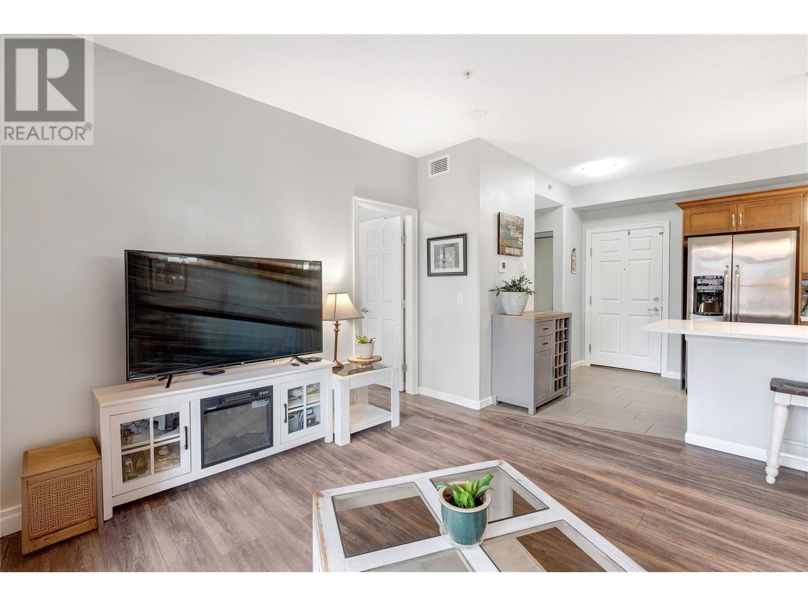 3589 Skaha Lake Road Unit# 302, Penticton, British Columbia  V2A 7K2 - Photo 6 - 10346909