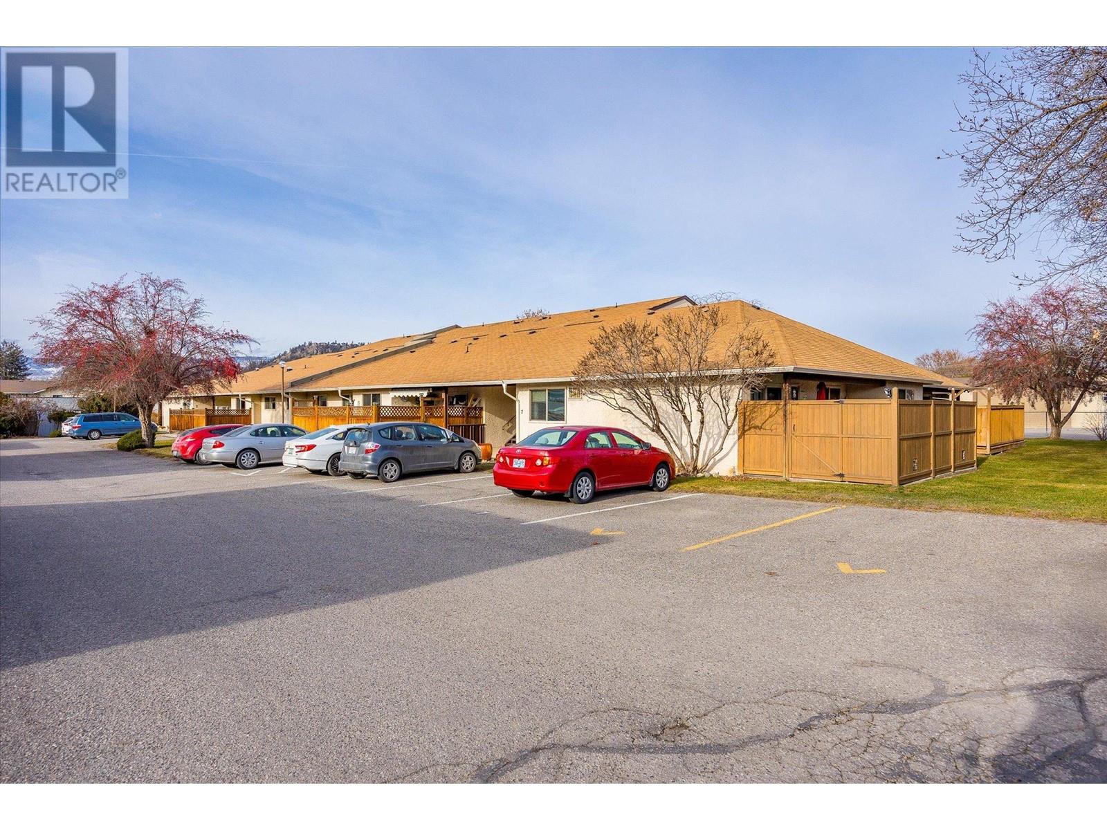 200 Gerstmar Road Unit# 10, Kelowna, British Columbia  V1X 4A7 - Photo 2 - 10347022