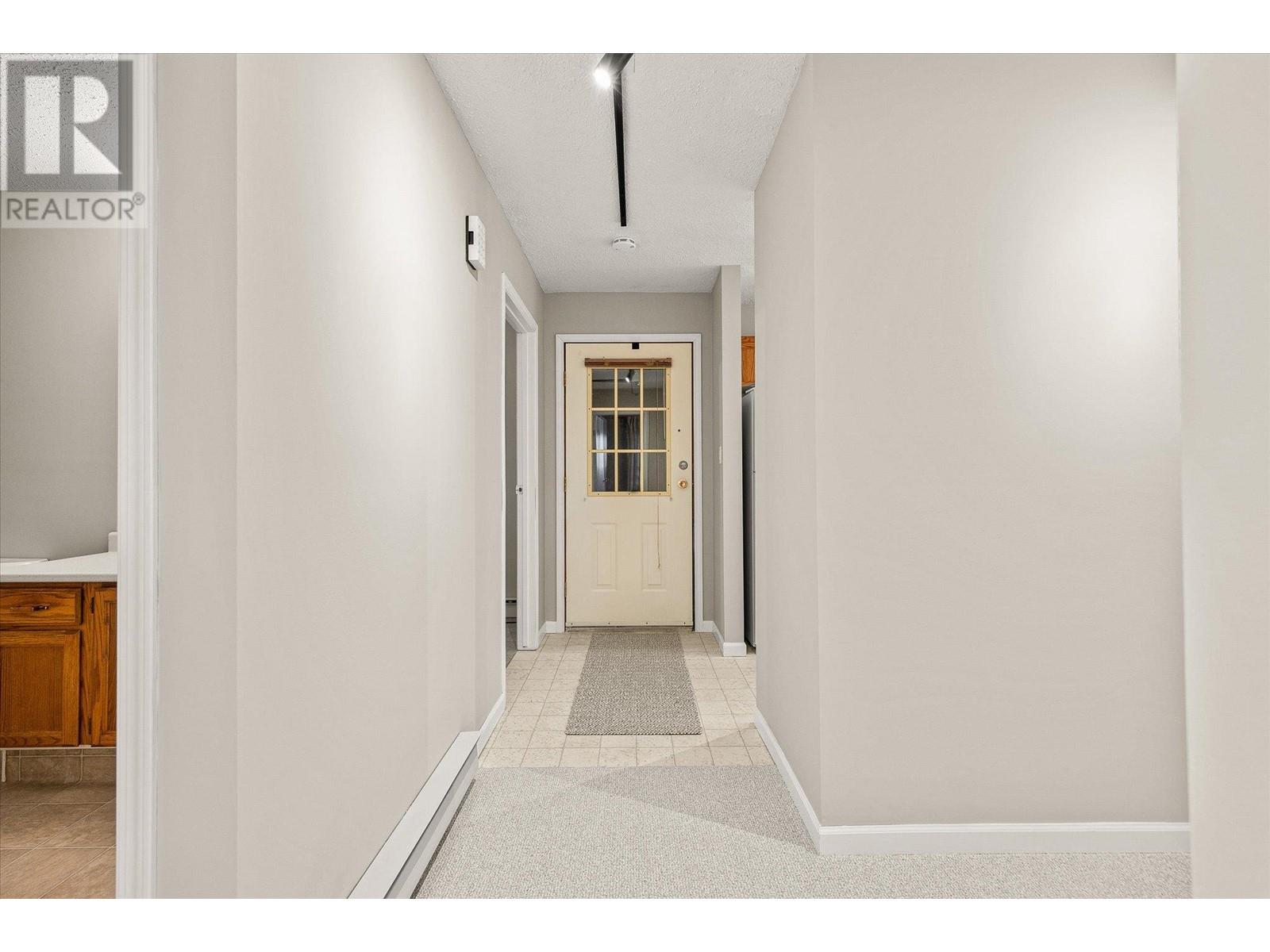 200 Gerstmar Road Unit# 10, Kelowna, British Columbia  V1X 4A7 - Photo 3 - 10347022