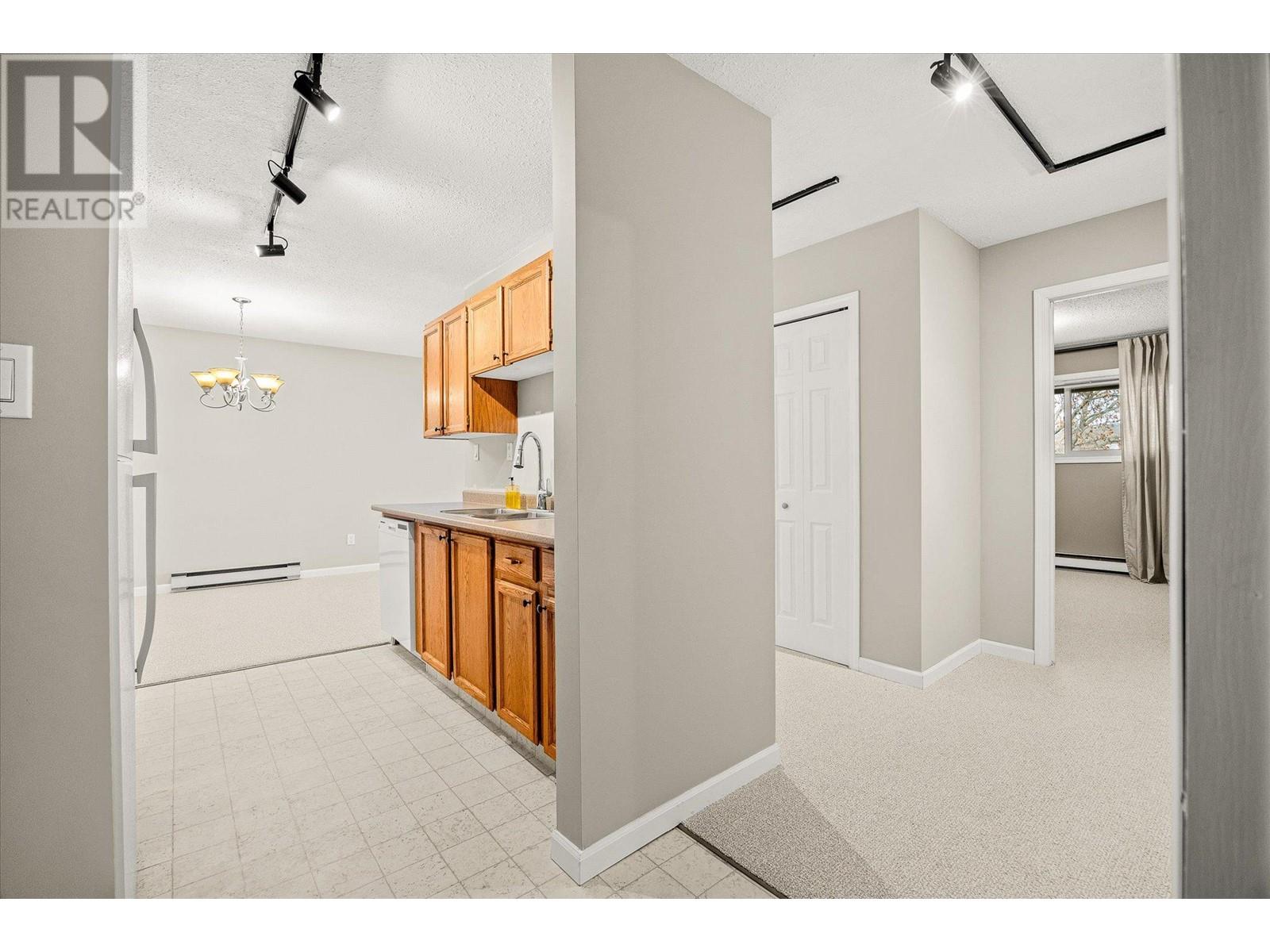 200 Gerstmar Road Unit# 10, Kelowna, British Columbia  V1X 4A7 - Photo 4 - 10347022