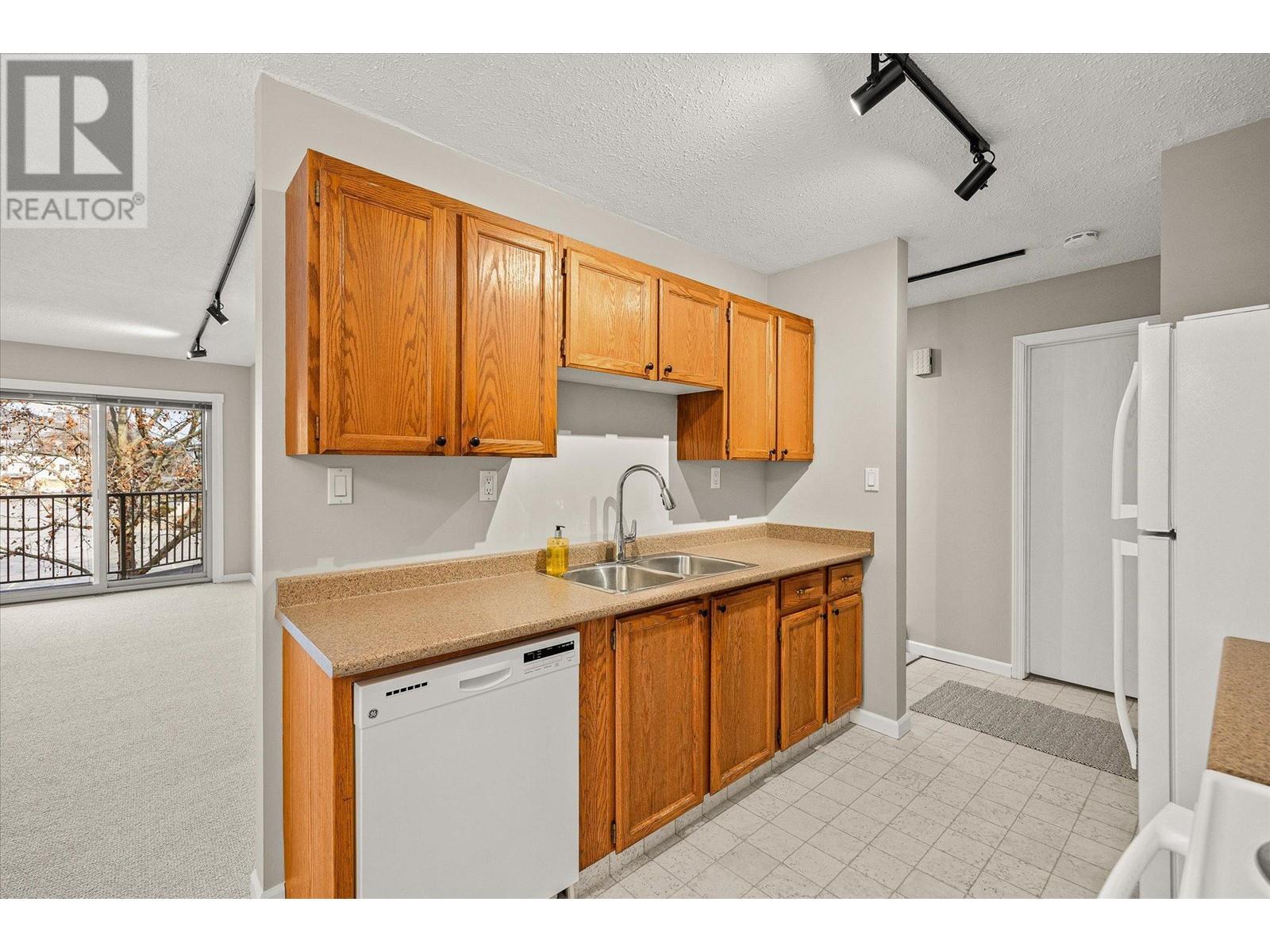 200 Gerstmar Road Unit# 10, Kelowna, British Columbia  V1X 4A7 - Photo 7 - 10347022