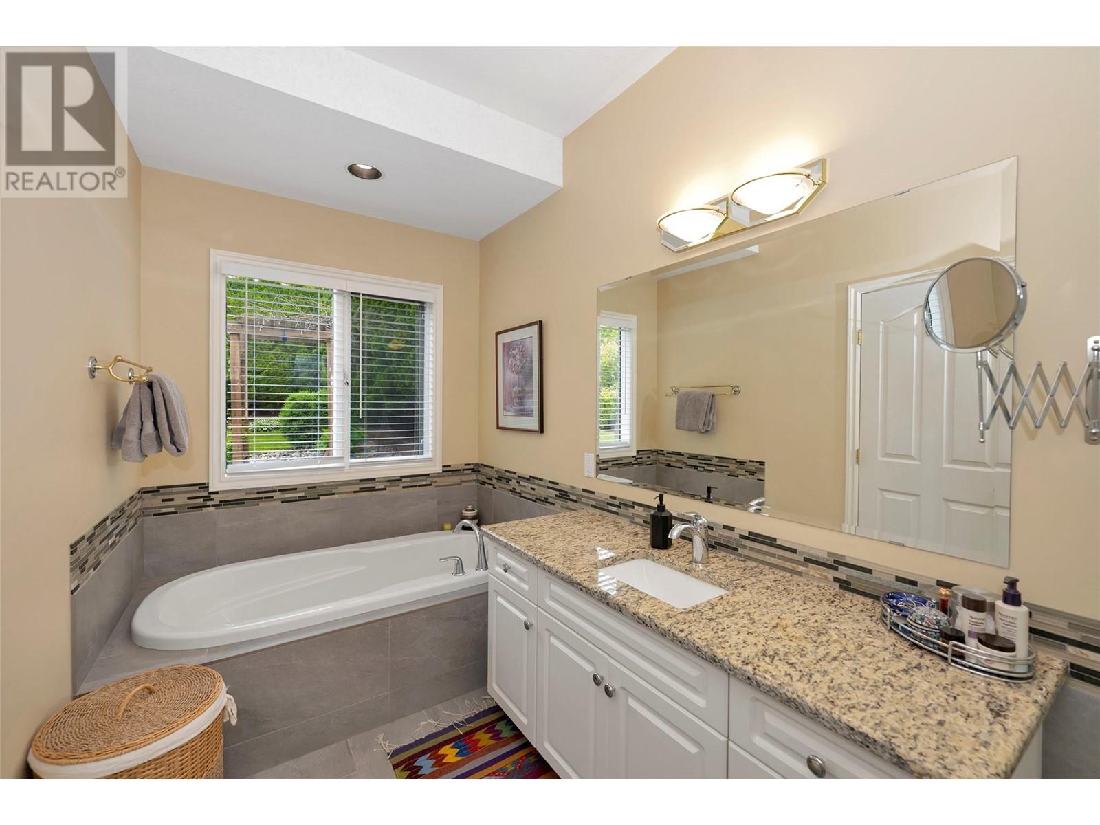 11424 Palfrey Drive East, Coldstream, British Columbia  V1B 2B1 - Photo 18 - 10346947
