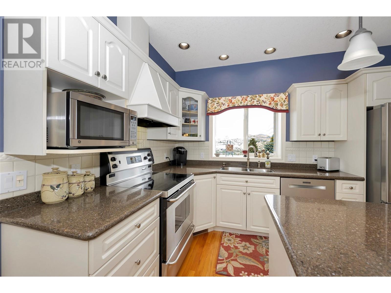 11424 Palfrey Drive East, Coldstream, British Columbia  V1B 2B1 - Photo 4 - 10346947