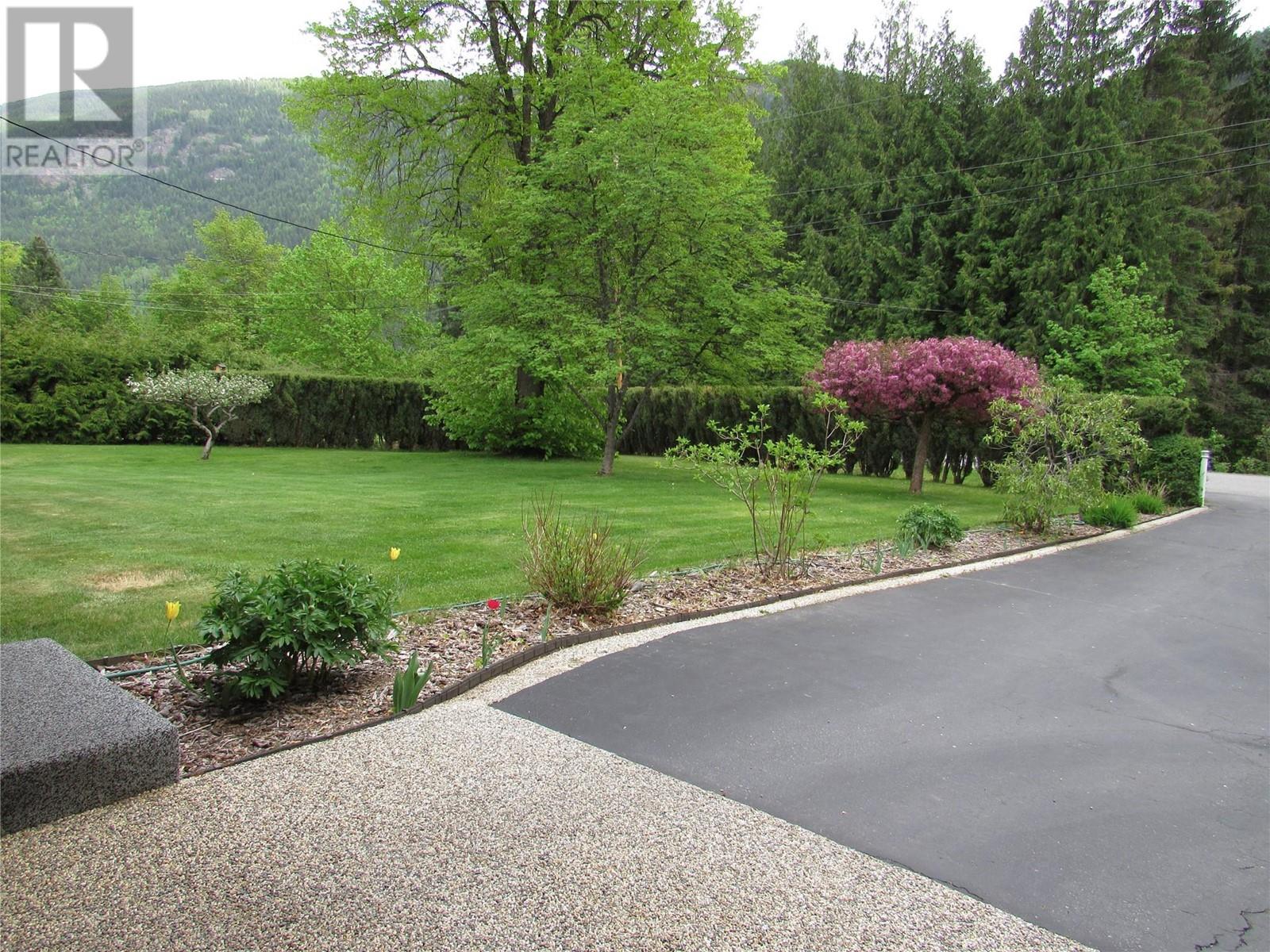 1389 Lookout Road, Castlegar, British Columbia  V1N 4M9 - Photo 26 - 10346880