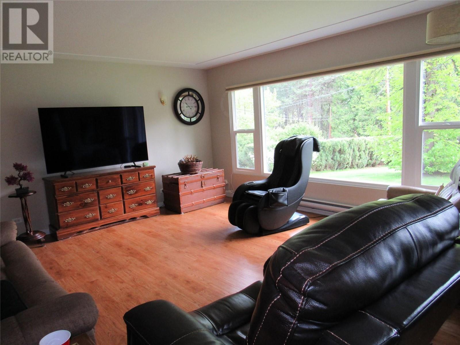 1389 Lookout Road, Castlegar, British Columbia  V1N 4M9 - Photo 4 - 10346880