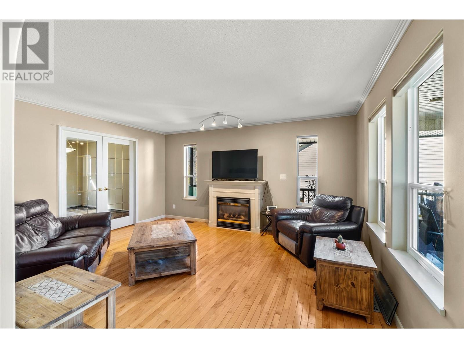 4942 Woodland Court, Kamloops, British Columbia  V2C 6V5 - Photo 3 - 10346999