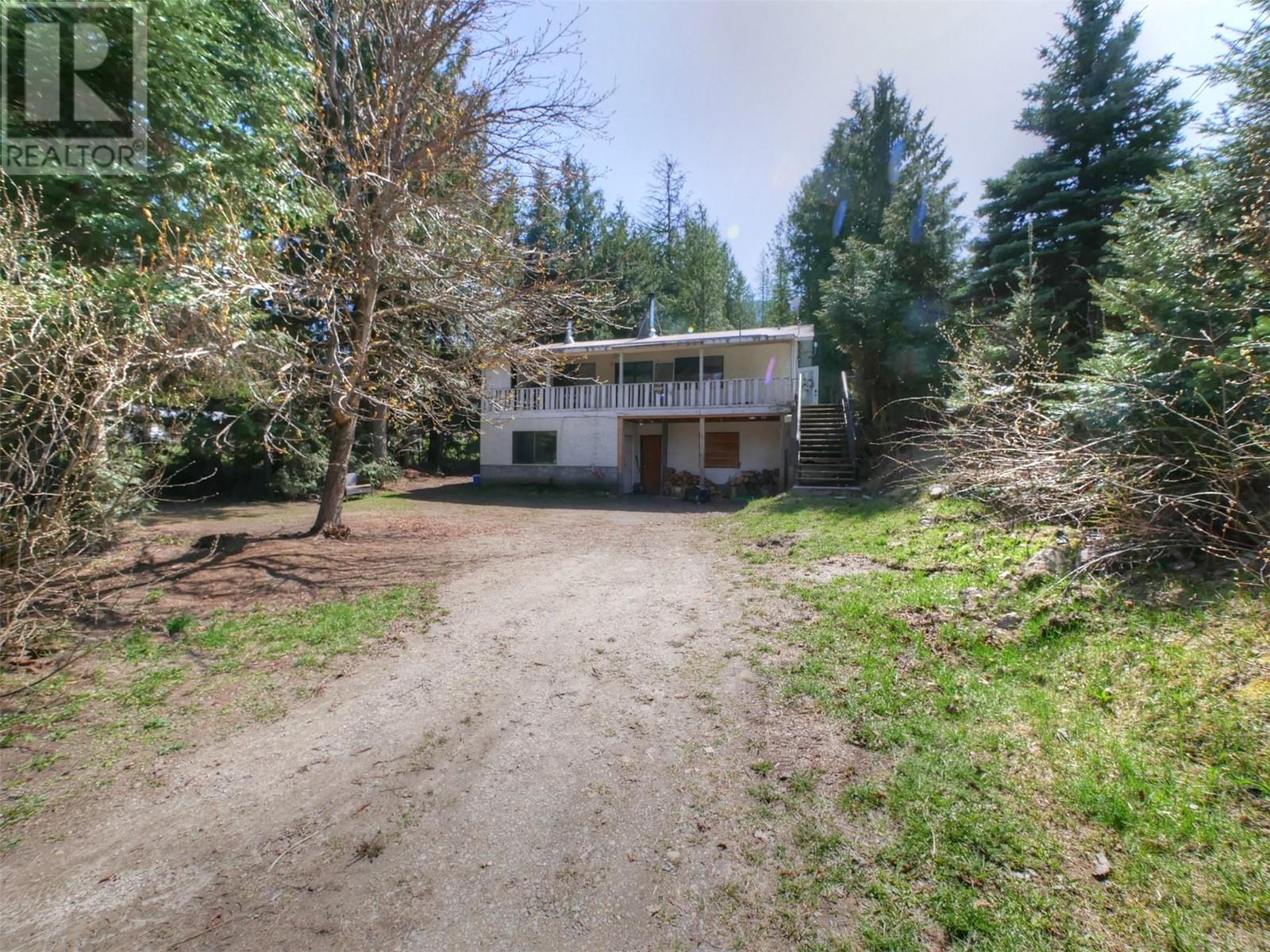 5603 Kitchener Road, Kitchener, British Columbia  V0B 1G0 - Photo 1 - 10347019