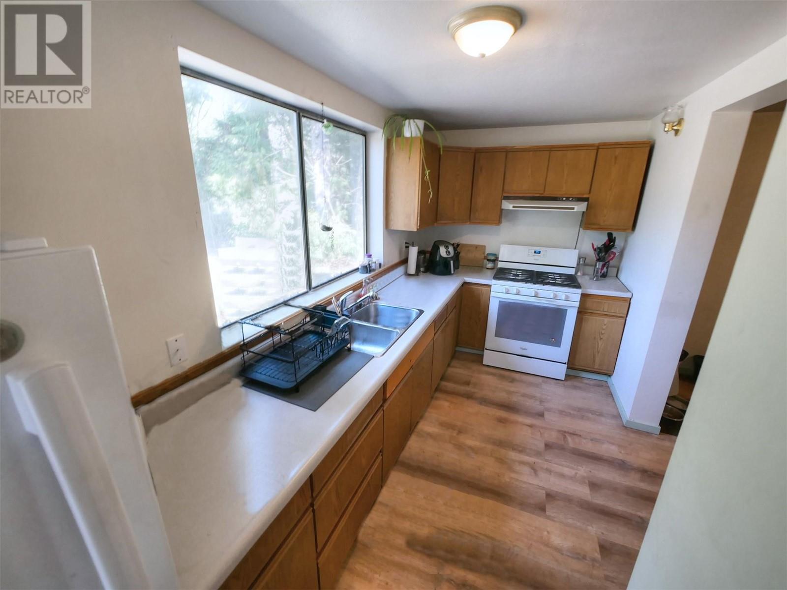 5603 Kitchener Road, Kitchener, British Columbia  V0B 1G0 - Photo 8 - 10347019