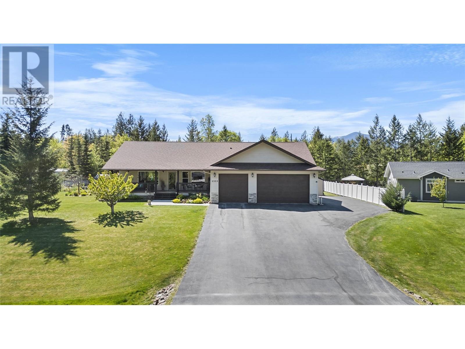1333 8th Avenue N, Creston, British Columbia  V0B 1G6 - Photo 1 - 10346946