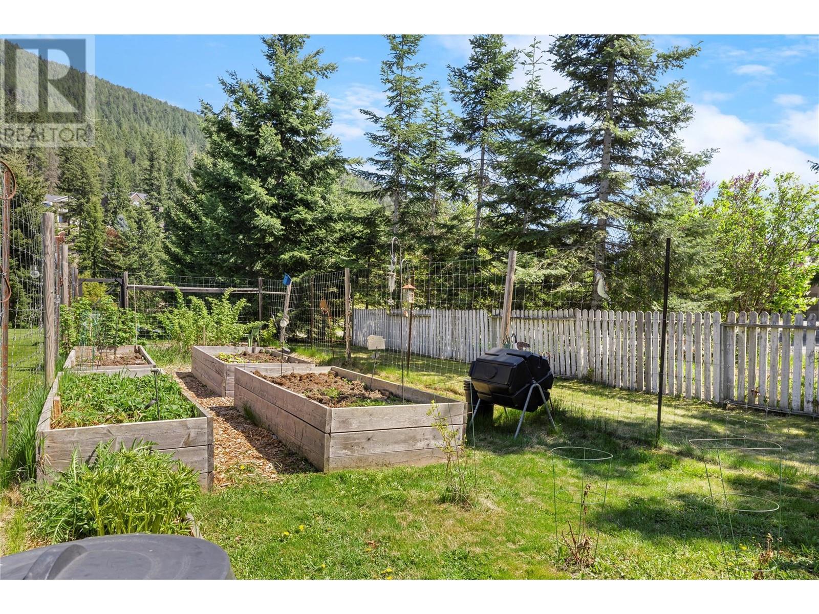 1333 8th Avenue N, Creston, British Columbia  V0B 1G6 - Photo 46 - 10346946