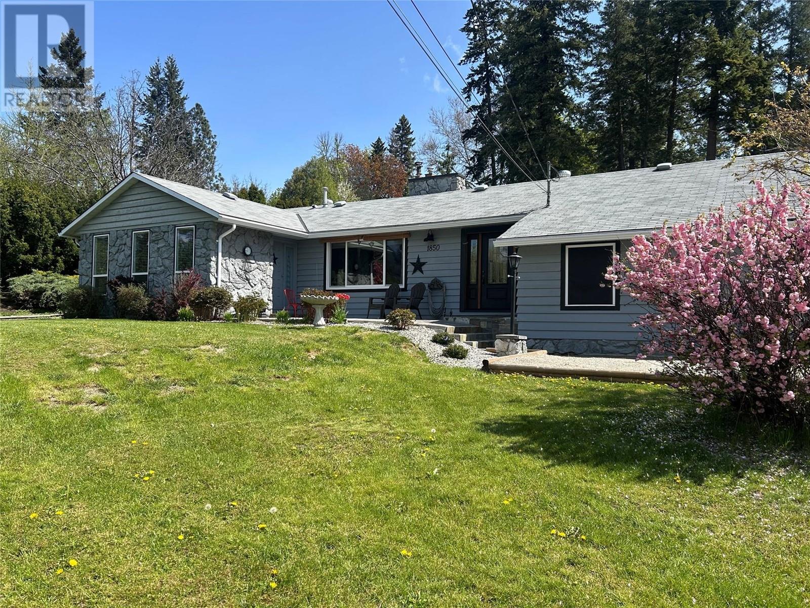 1850 Lakeshore Road, Salmon Arm, British Columbia  V1E 3X7 - Photo 2 - 10346928