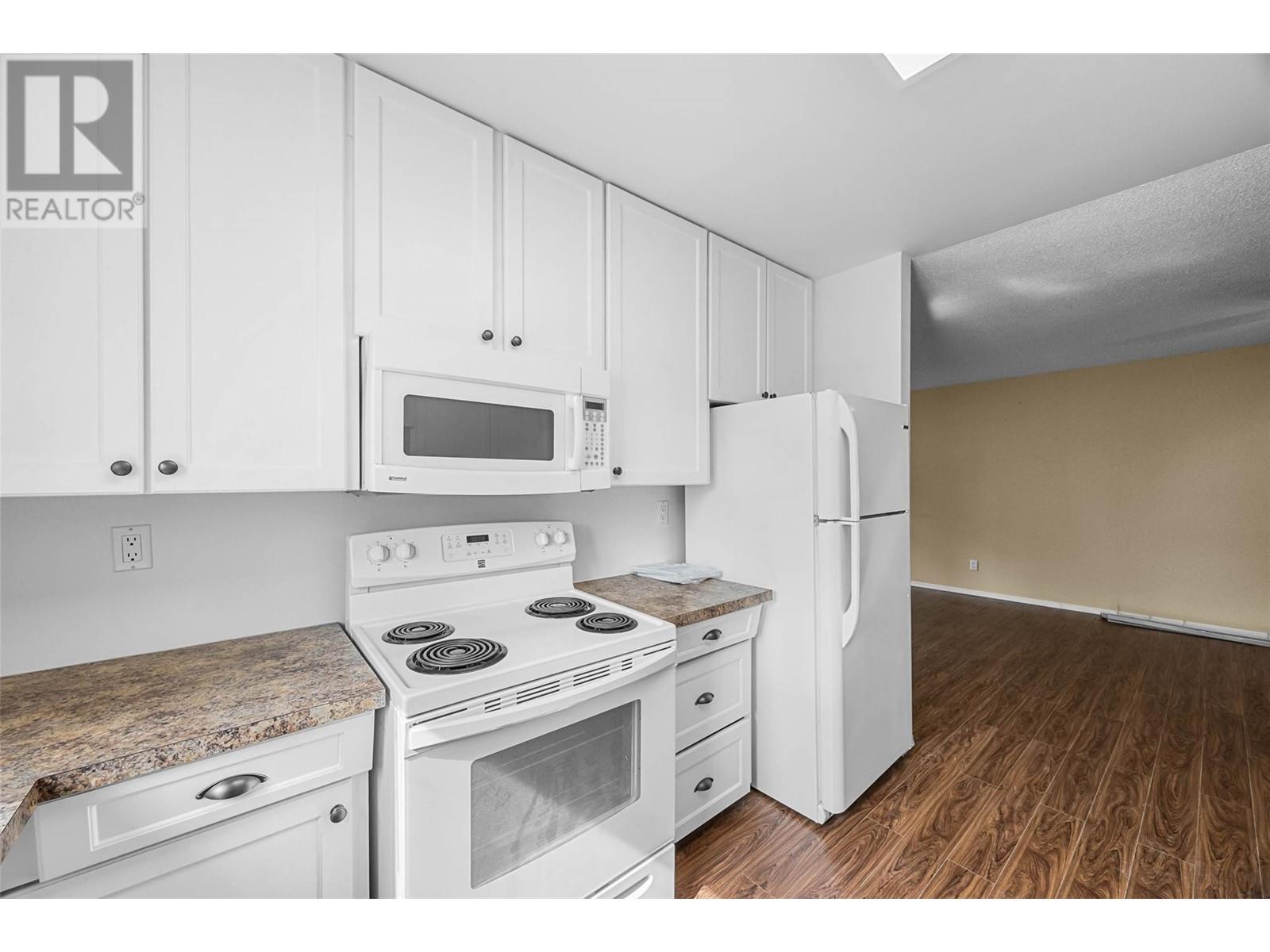 352 Waddington Drive, Kamloops, British Columbia  V2E 1M5 - Photo 6 - 10346913