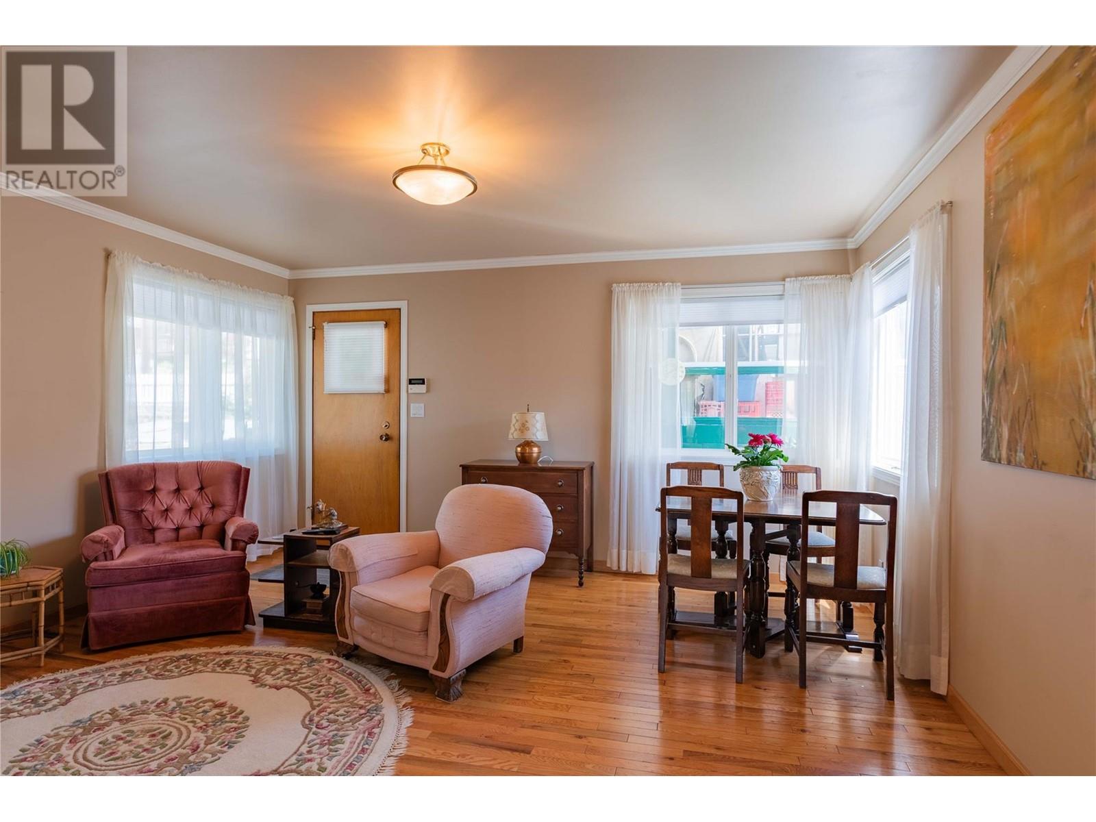 945 Thackeray Street, Warfield, British Columbia  V1R 2C3 - Photo 10 - 10346826