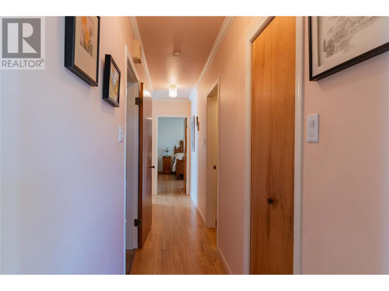 945 Thackeray Street, Warfield, British Columbia  V1R 2C3 - Photo 12 - 10346826