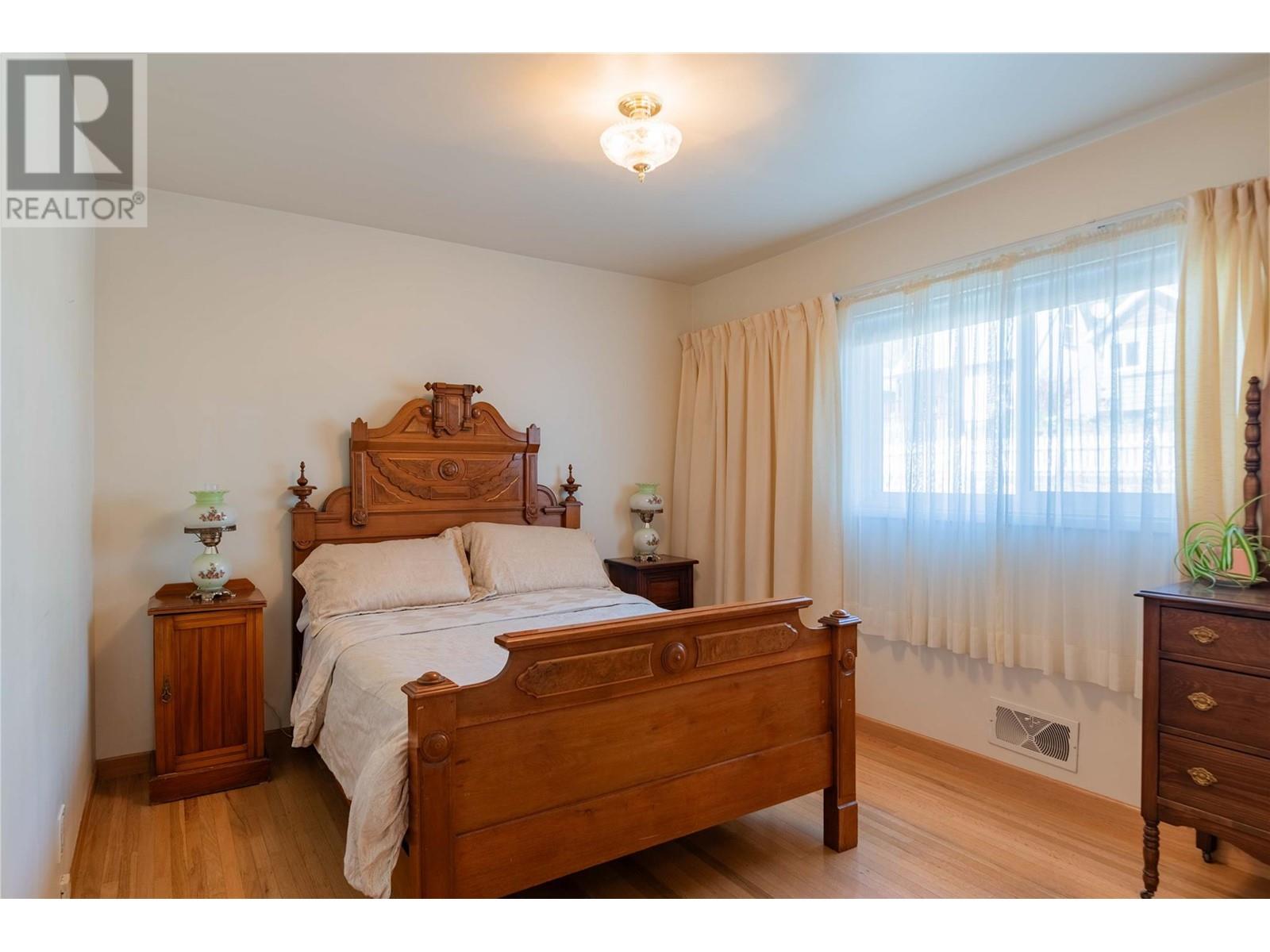 945 Thackeray Street, Warfield, British Columbia  V1R 2C3 - Photo 13 - 10346826