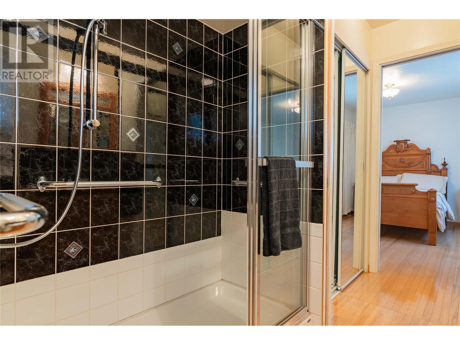 945 Thackeray Street, Warfield, British Columbia  V1R 2C3 - Photo 17 - 10346826