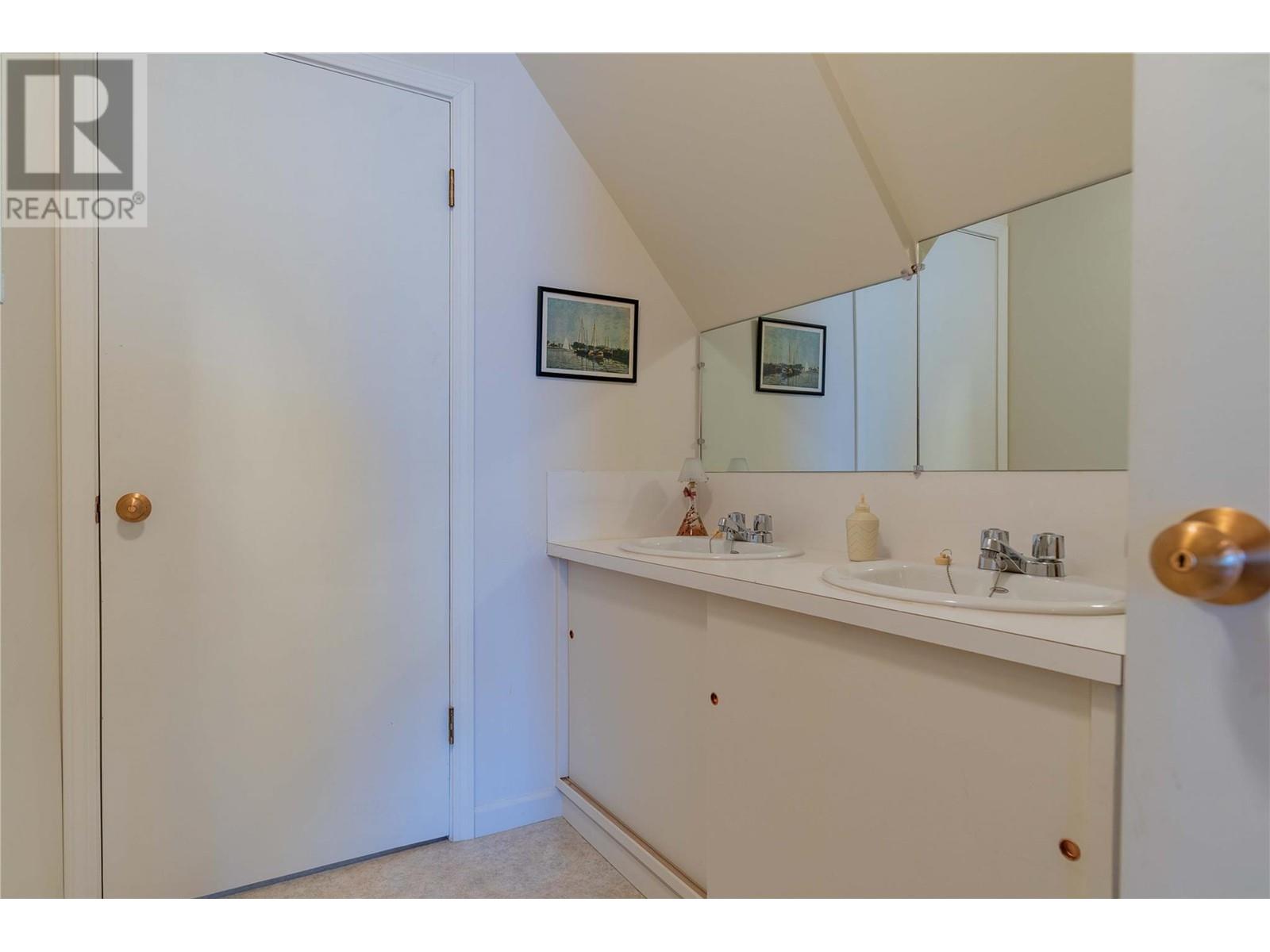 945 Thackeray Street, Warfield, British Columbia  V1R 2C3 - Photo 24 - 10346826