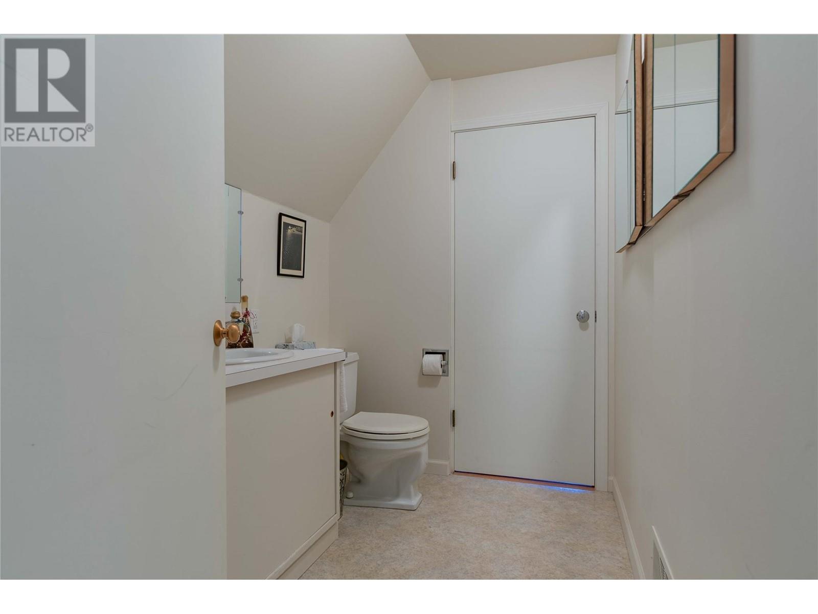 945 Thackeray Street, Warfield, British Columbia  V1R 2C3 - Photo 25 - 10346826