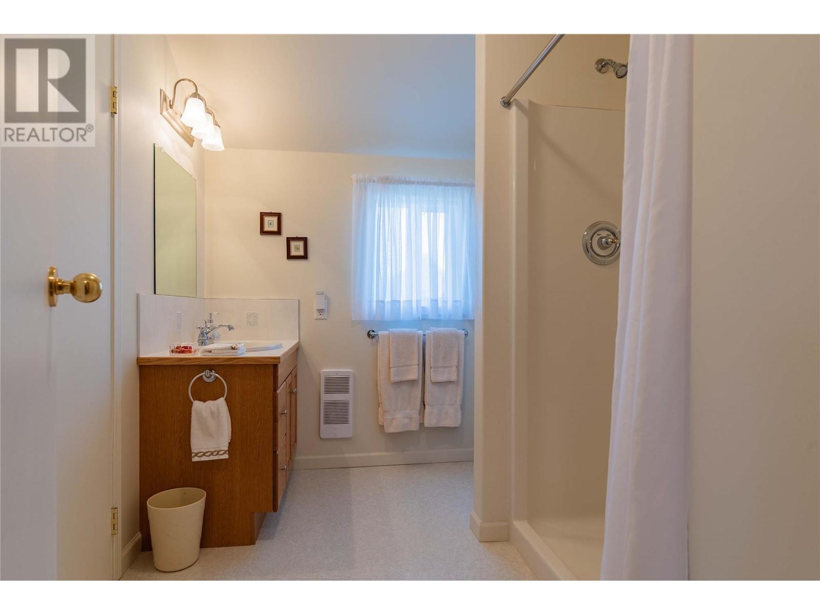 945 Thackeray Street, Warfield, British Columbia  V1R 2C3 - Photo 32 - 10346826