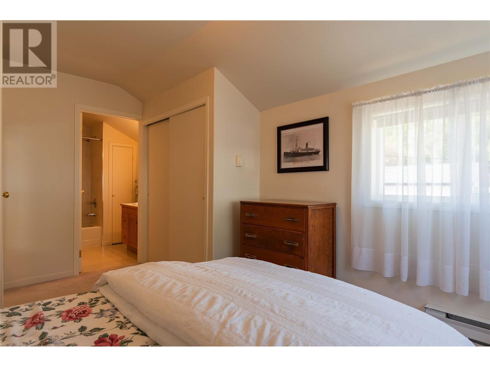 945 Thackeray Street, Warfield, British Columbia  V1R 2C3 - Photo 35 - 10346826