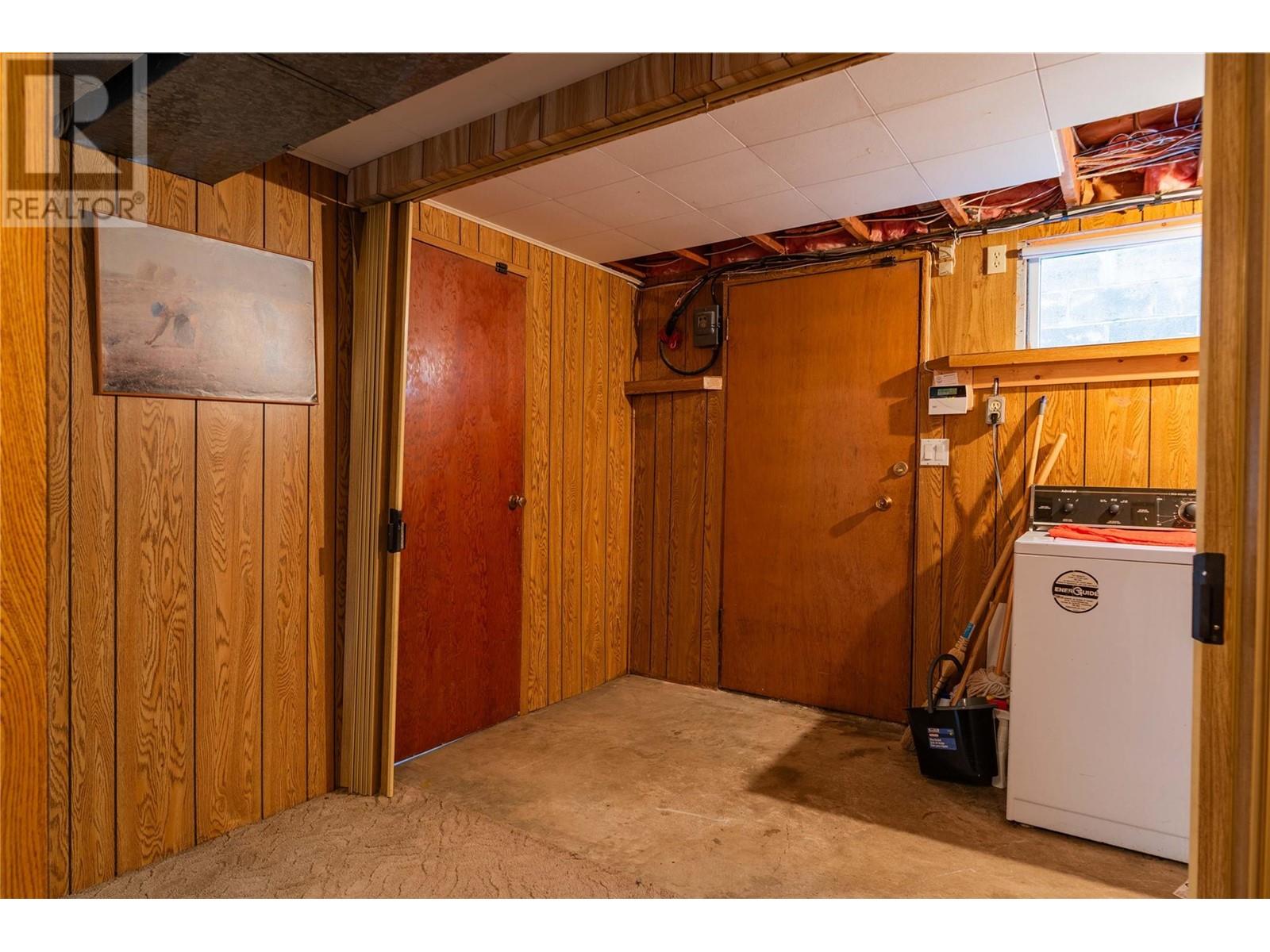 945 Thackeray Street, Warfield, British Columbia  V1R 2C3 - Photo 42 - 10346826