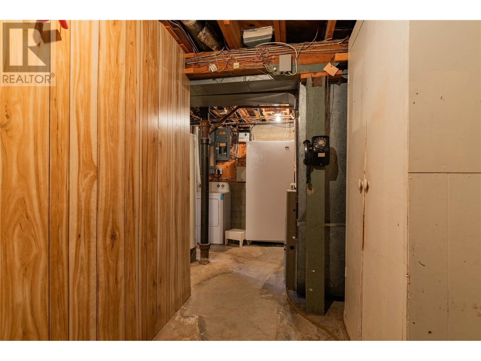 945 Thackeray Street, Warfield, British Columbia  V1R 2C3 - Photo 46 - 10346826