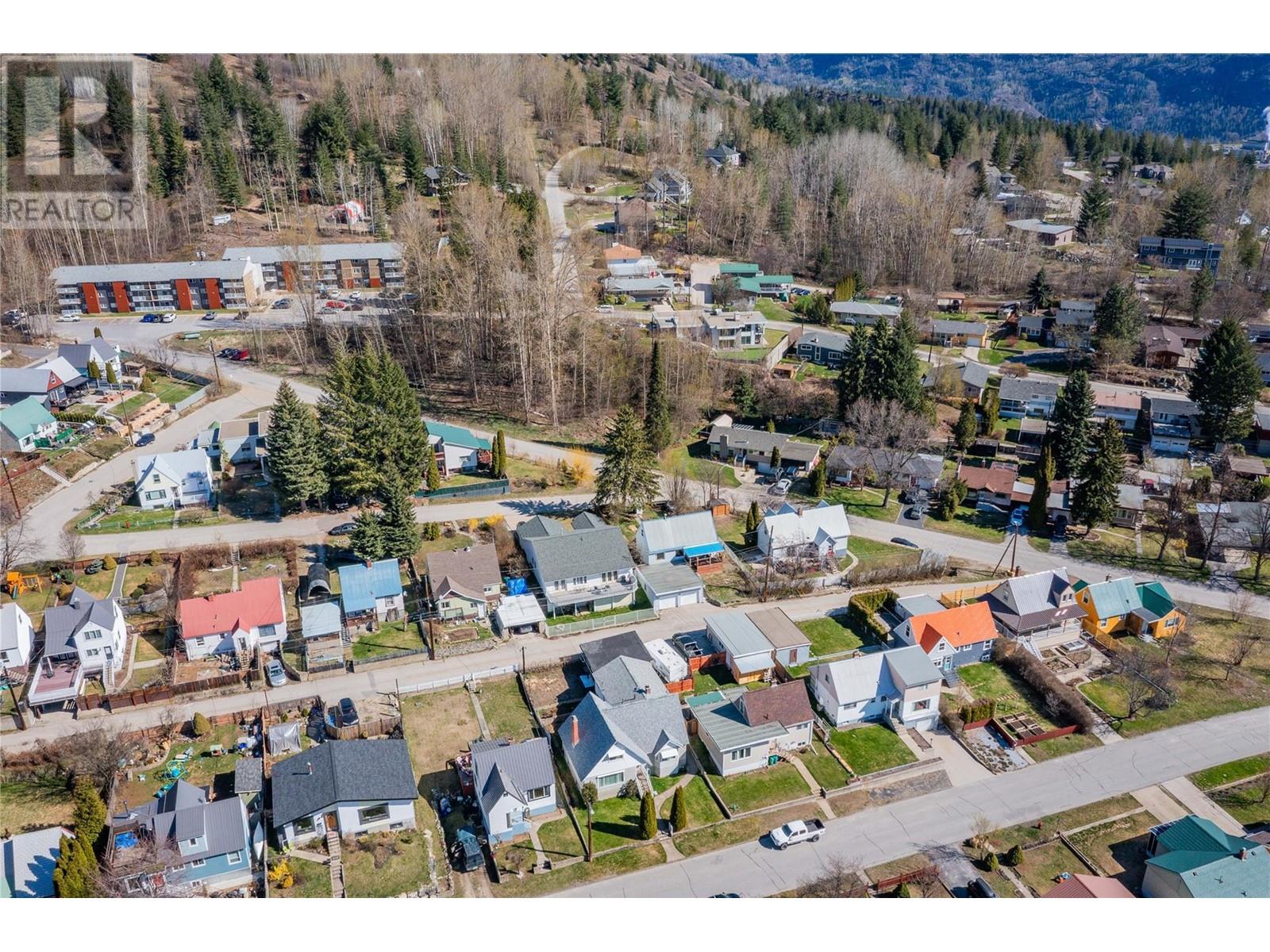 945 Thackeray Street, Warfield, British Columbia  V1R 2C3 - Photo 54 - 10346826