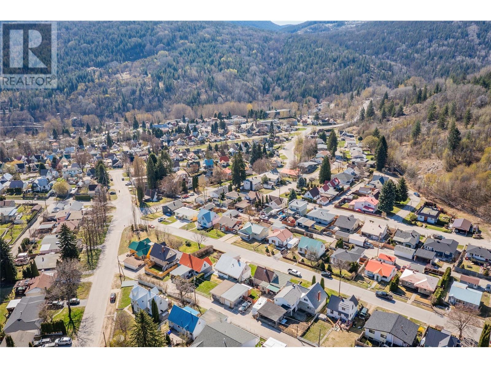 945 Thackeray Street, Warfield, British Columbia  V1R 2C3 - Photo 55 - 10346826
