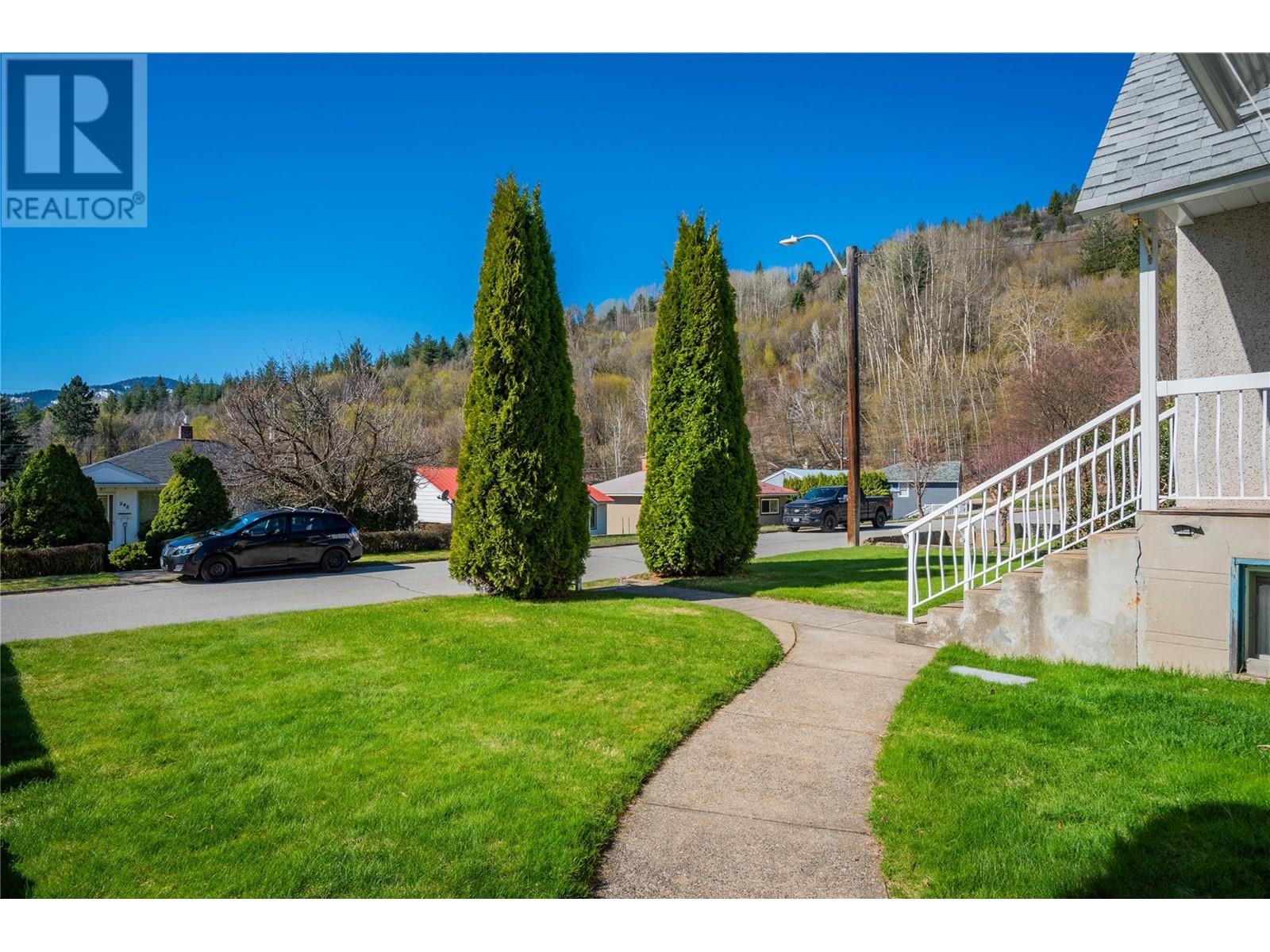 945 Thackeray Street, Warfield, British Columbia  V1R 2C3 - Photo 58 - 10346826