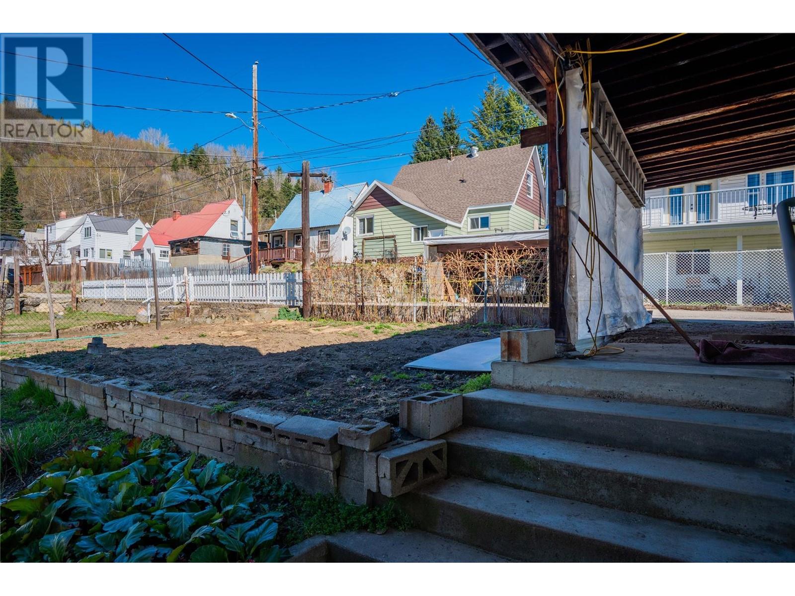 945 Thackeray Street, Warfield, British Columbia  V1R 2C3 - Photo 60 - 10346826