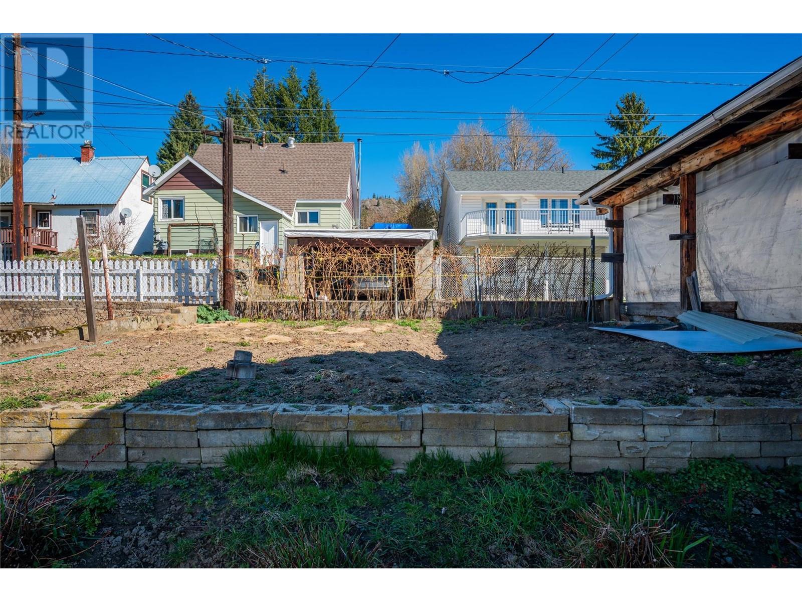 945 Thackeray Street, Warfield, British Columbia  V1R 2C3 - Photo 64 - 10346826